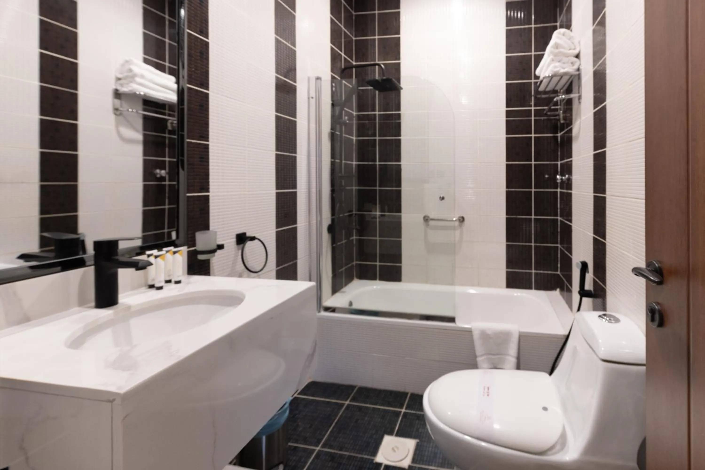 Shower in Meral Oasis Resort Taif