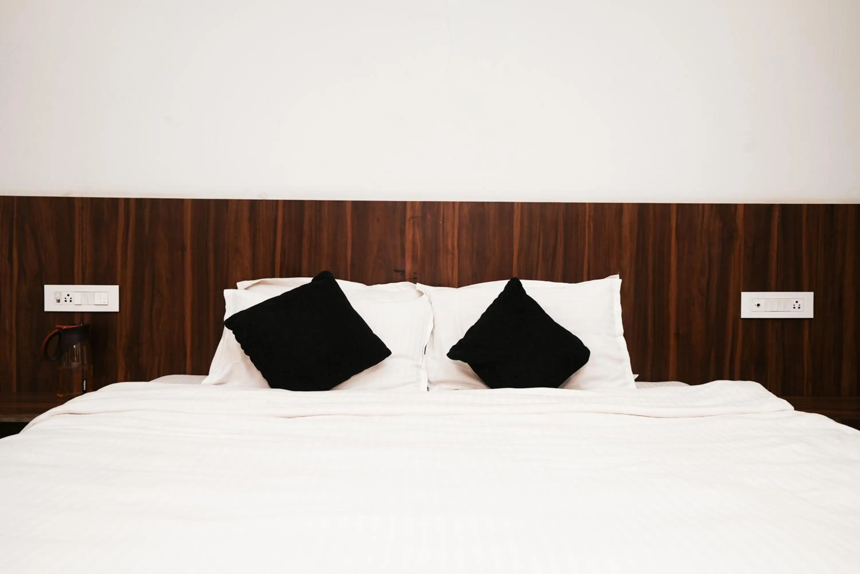 Bed in Hotel Sai Executive Near Holy Cross Church Mahabaleshwar