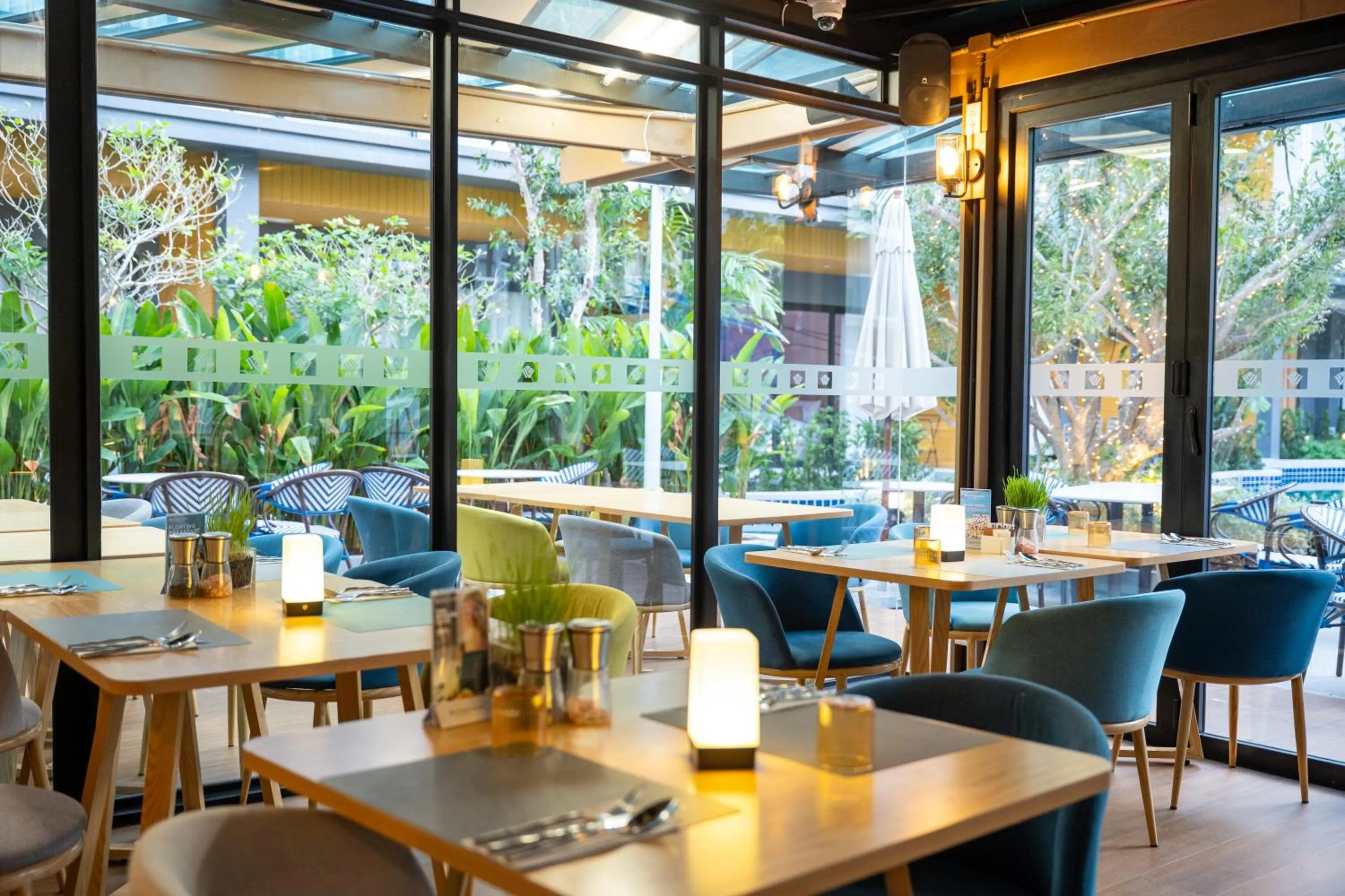 Restaurant/places to eat in Wyndham Garden Naithon Phuket