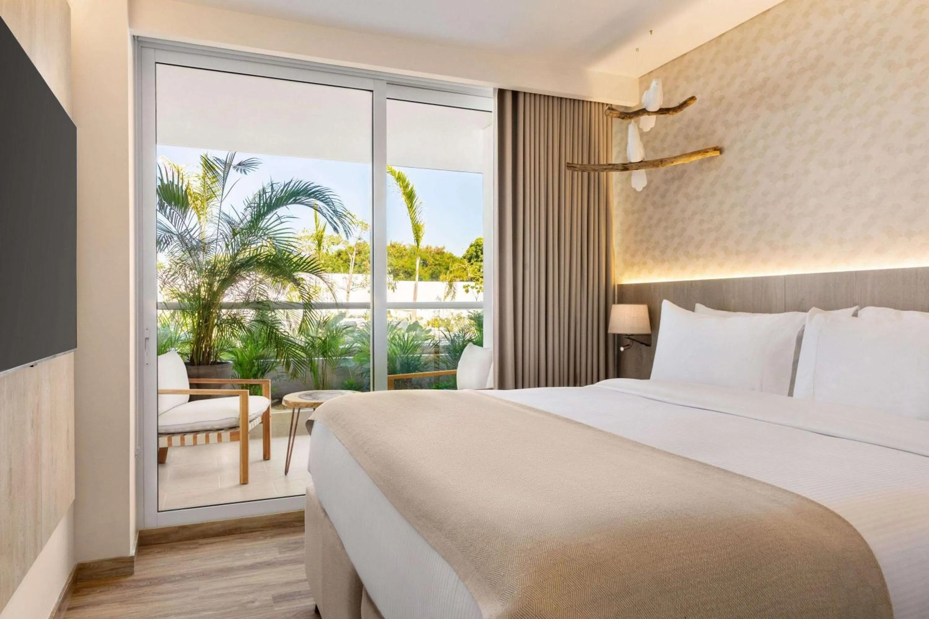 Balcony/Terrace, Bed in Wyndham Residences Santa Marta Aluna Beach Club