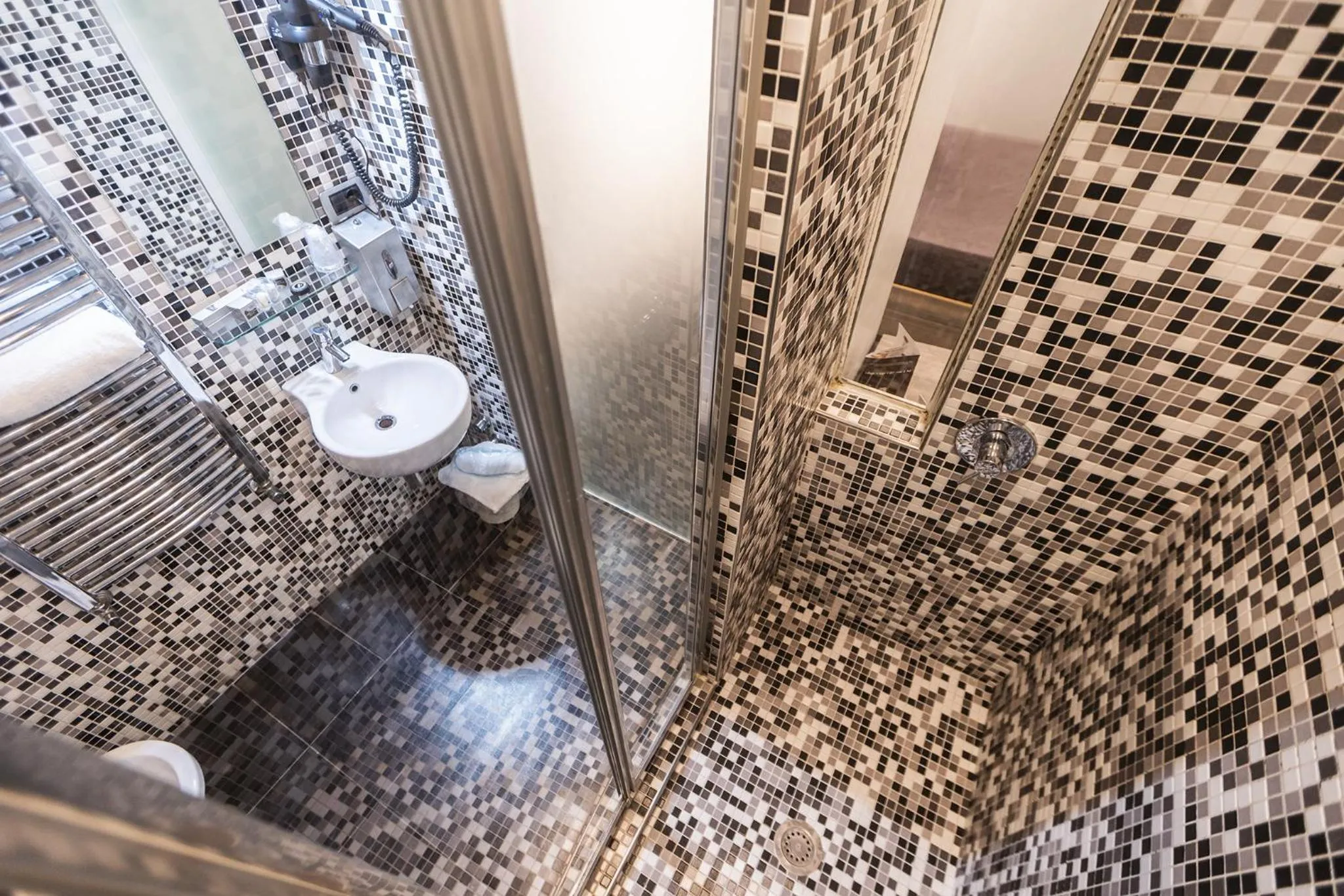 Shower in Hotel Tiro a Volo