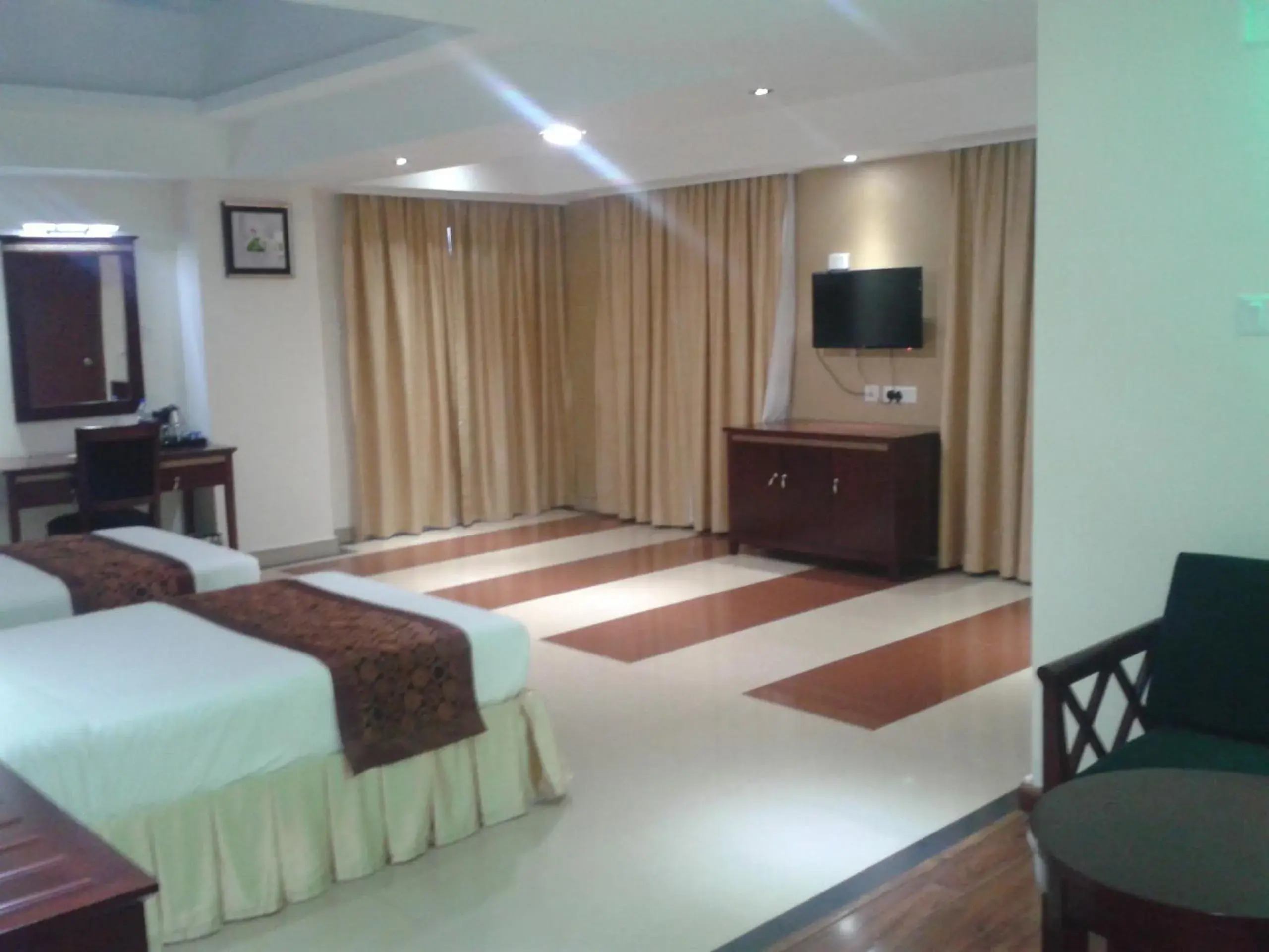 Photo of the whole room in Hotel Hiton Photo of the whole room in Hotel Hiton