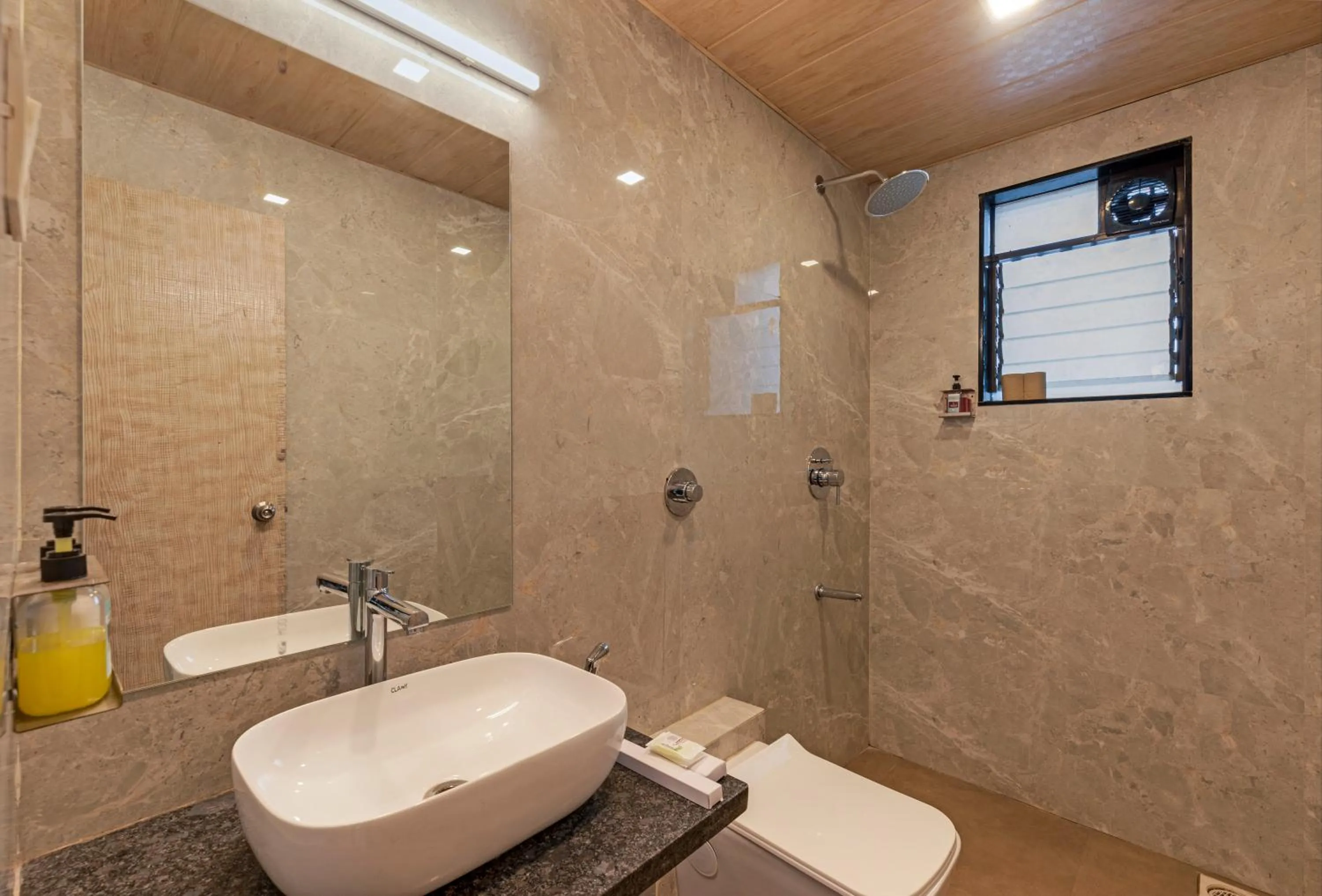 Bathroom in Emerald Retreat