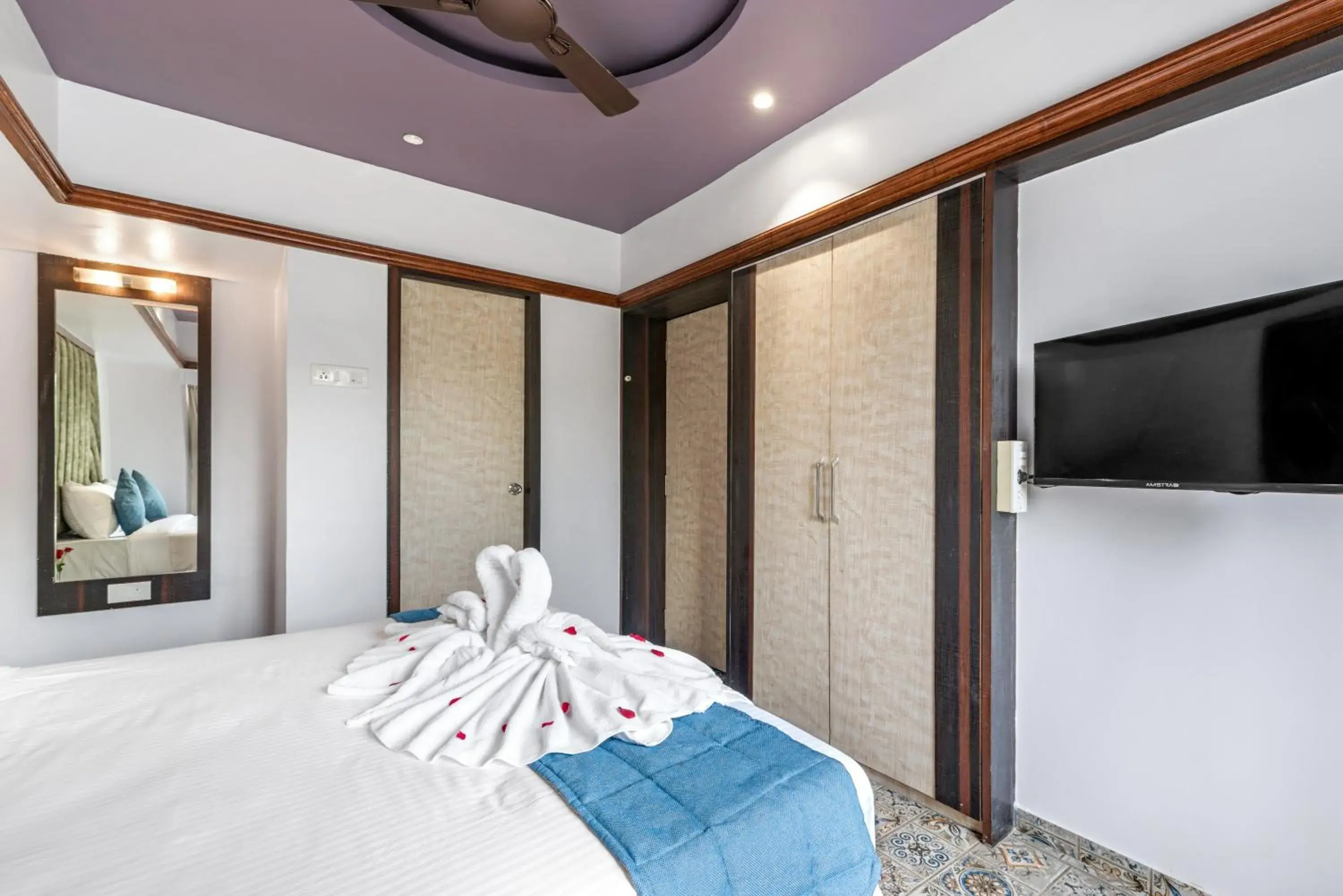 Bedroom, Bed in Emerald Retreat Bedroom, Bed in Emerald Retreat