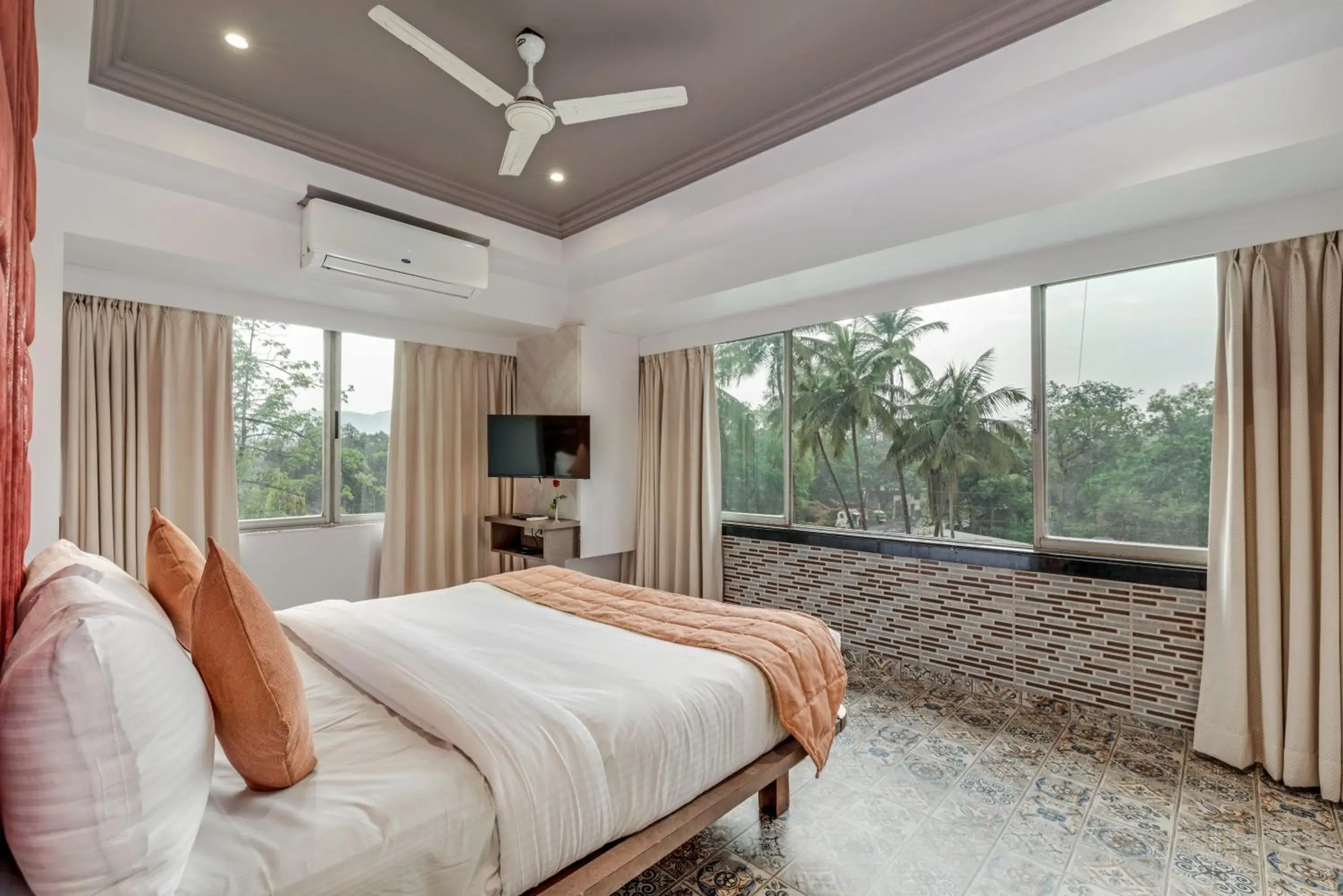 Bed in Emerald Retreat Bed in Emerald Retreat