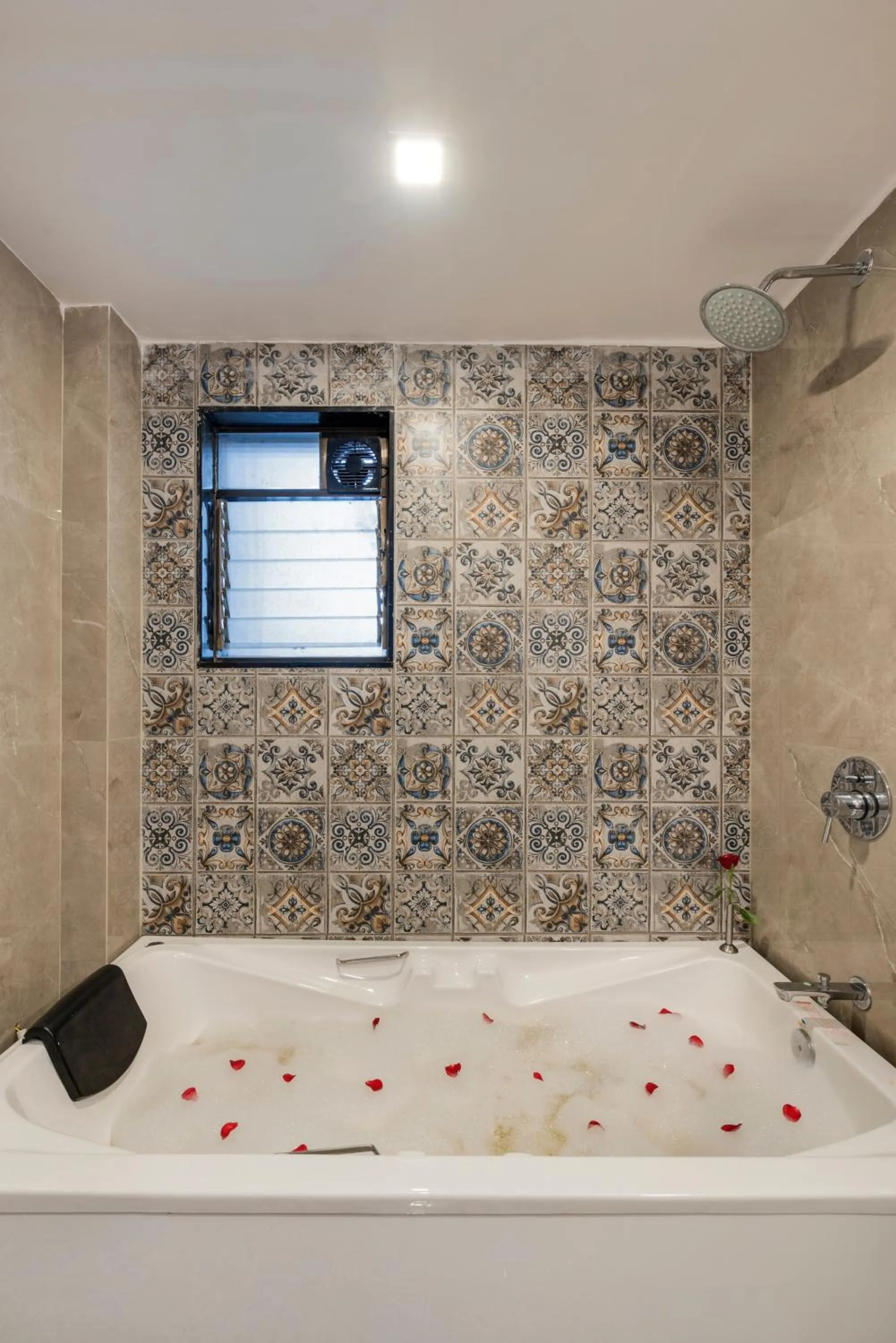 Bath in Emerald Retreat