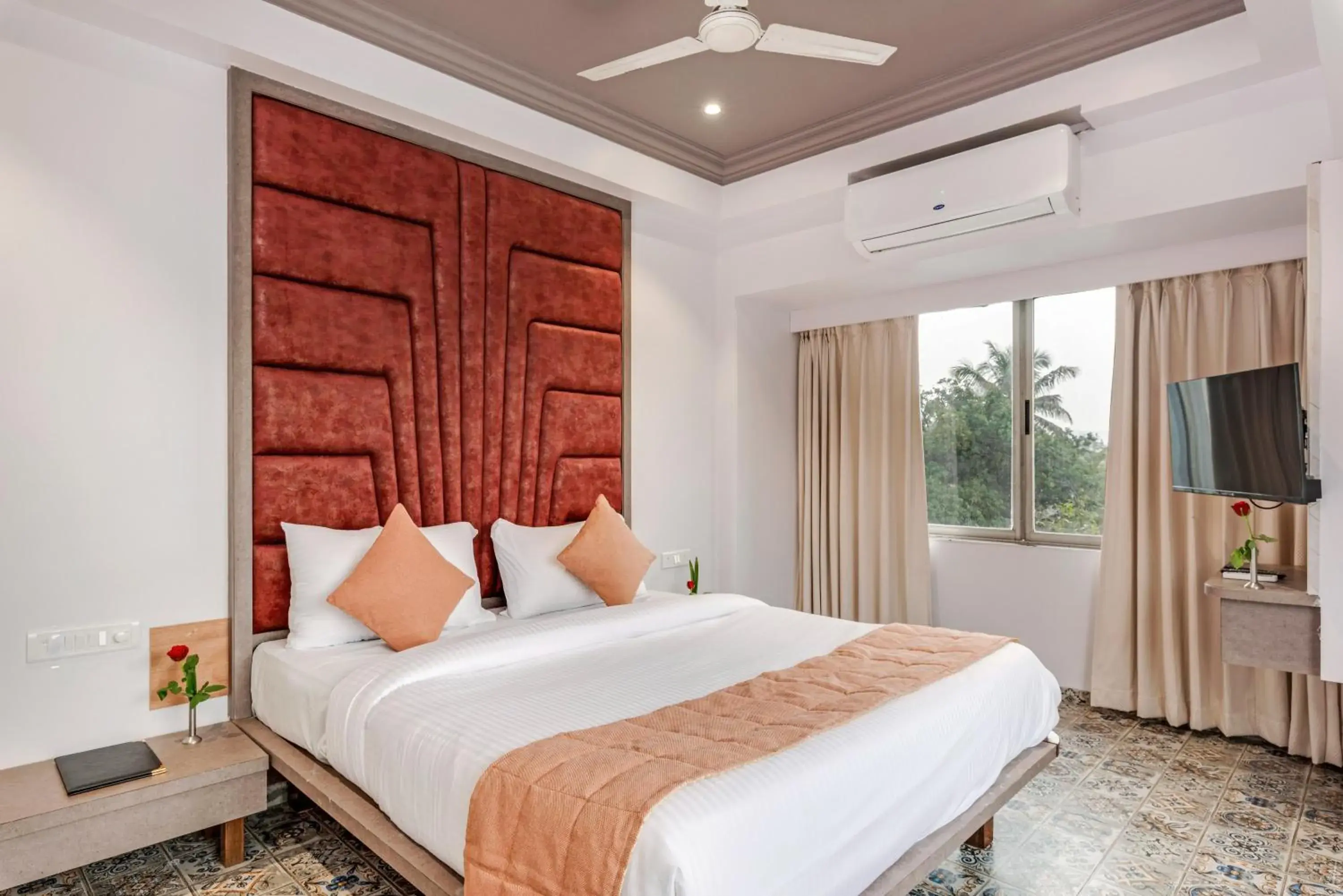 Bedroom, Bed in Emerald Retreat Bedroom, Bed in Emerald Retreat