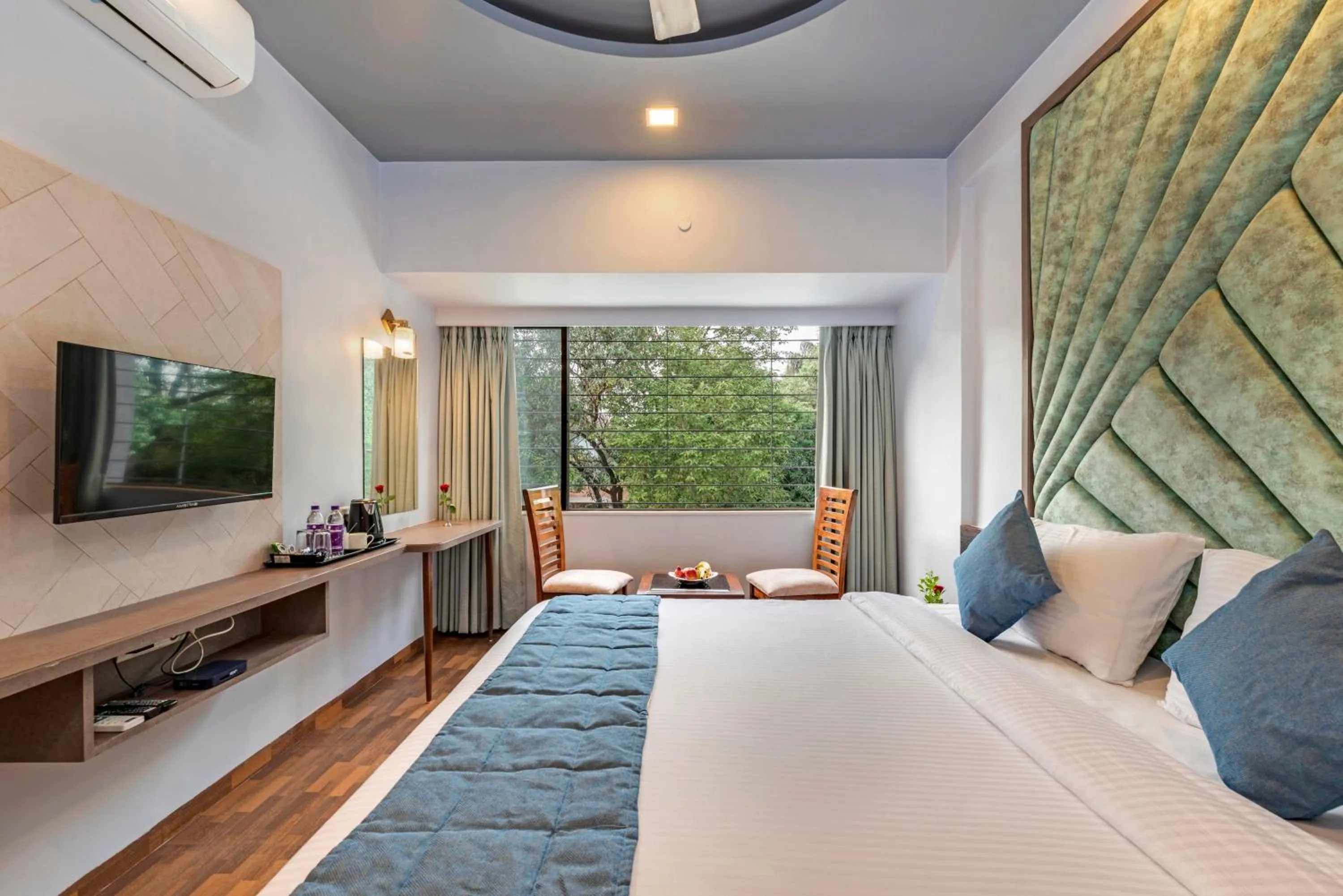 Bed in Emerald Retreat