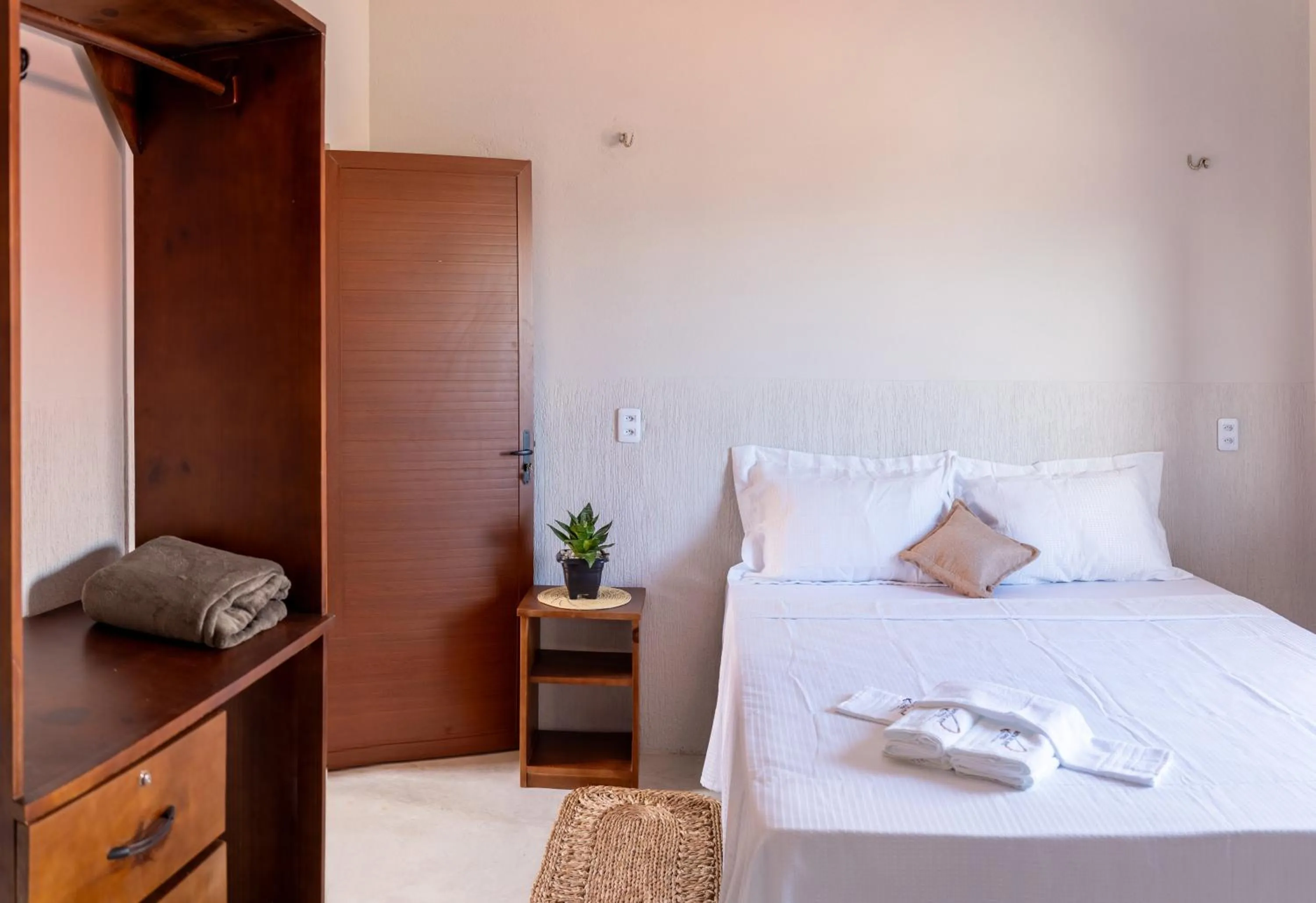 Photo of the whole room, Bed in Pousada Rota do Kite Preá