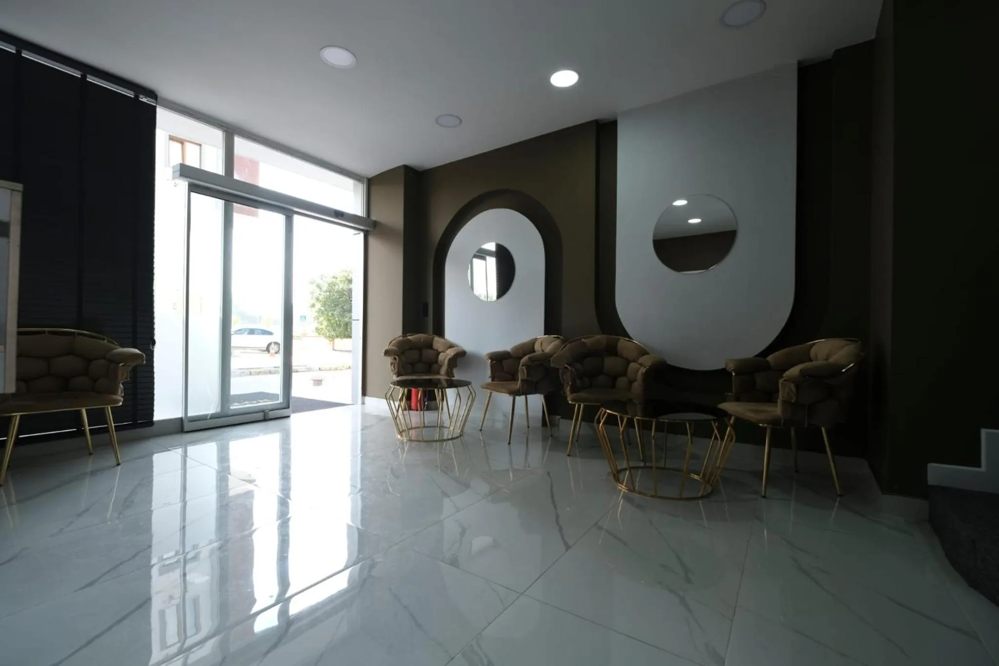 Restaurant/places to eat in Cevvo Hotel