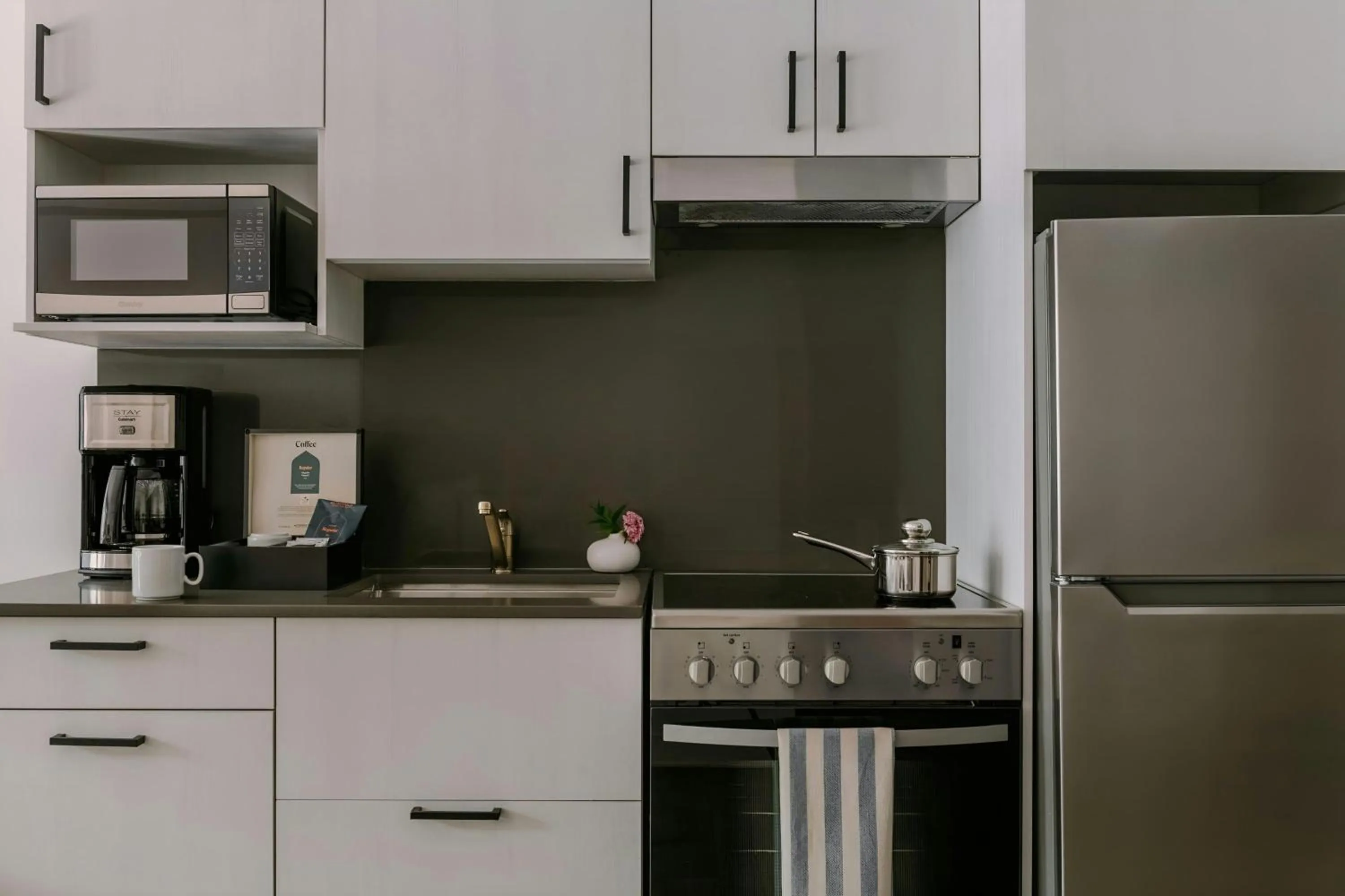 Kitchen or kitchenette in Sonder by Marriott Bonvoy Arlo Apartments Downtown