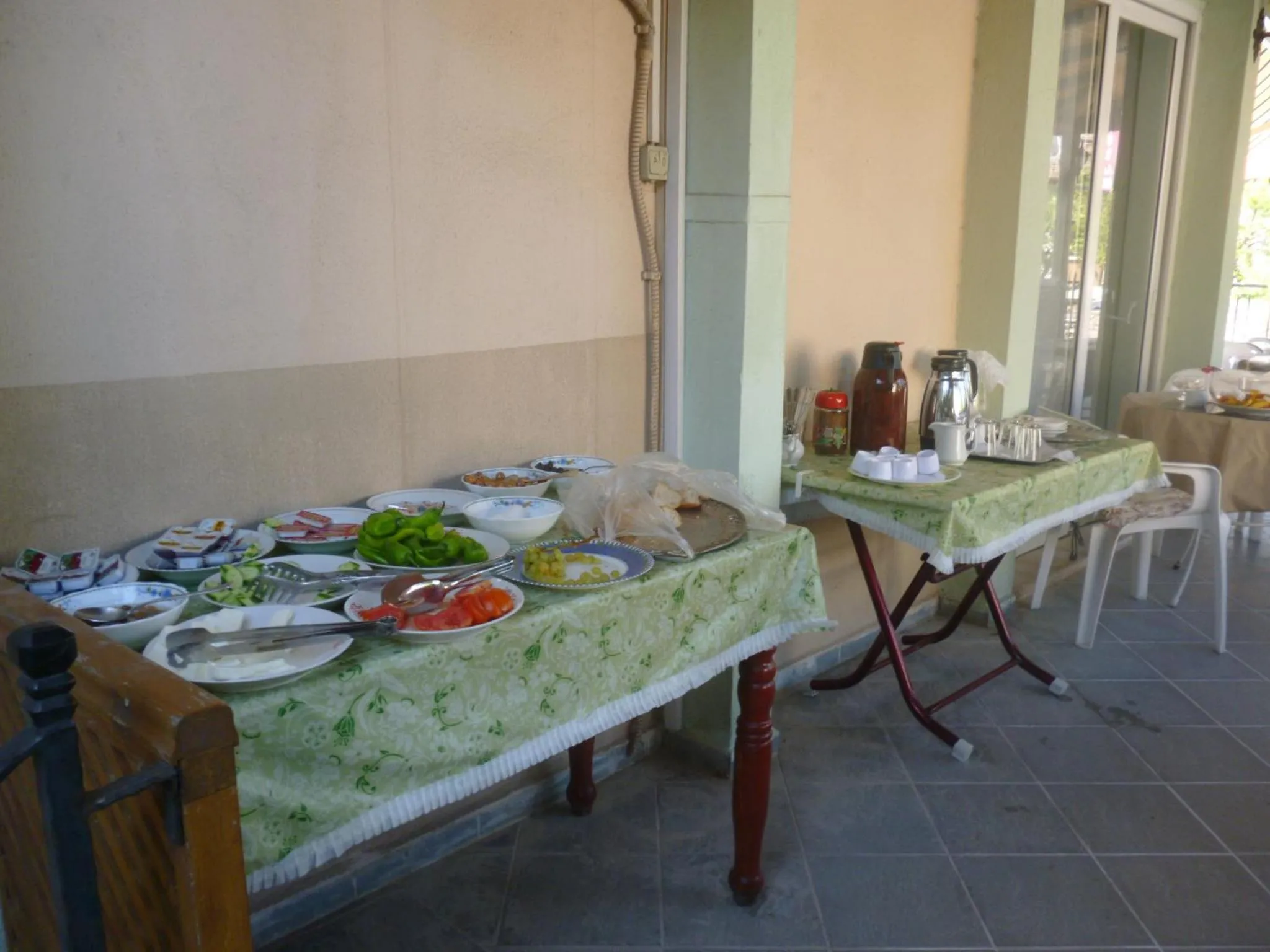 Food and drinks in Cicek Hotel & Apartments