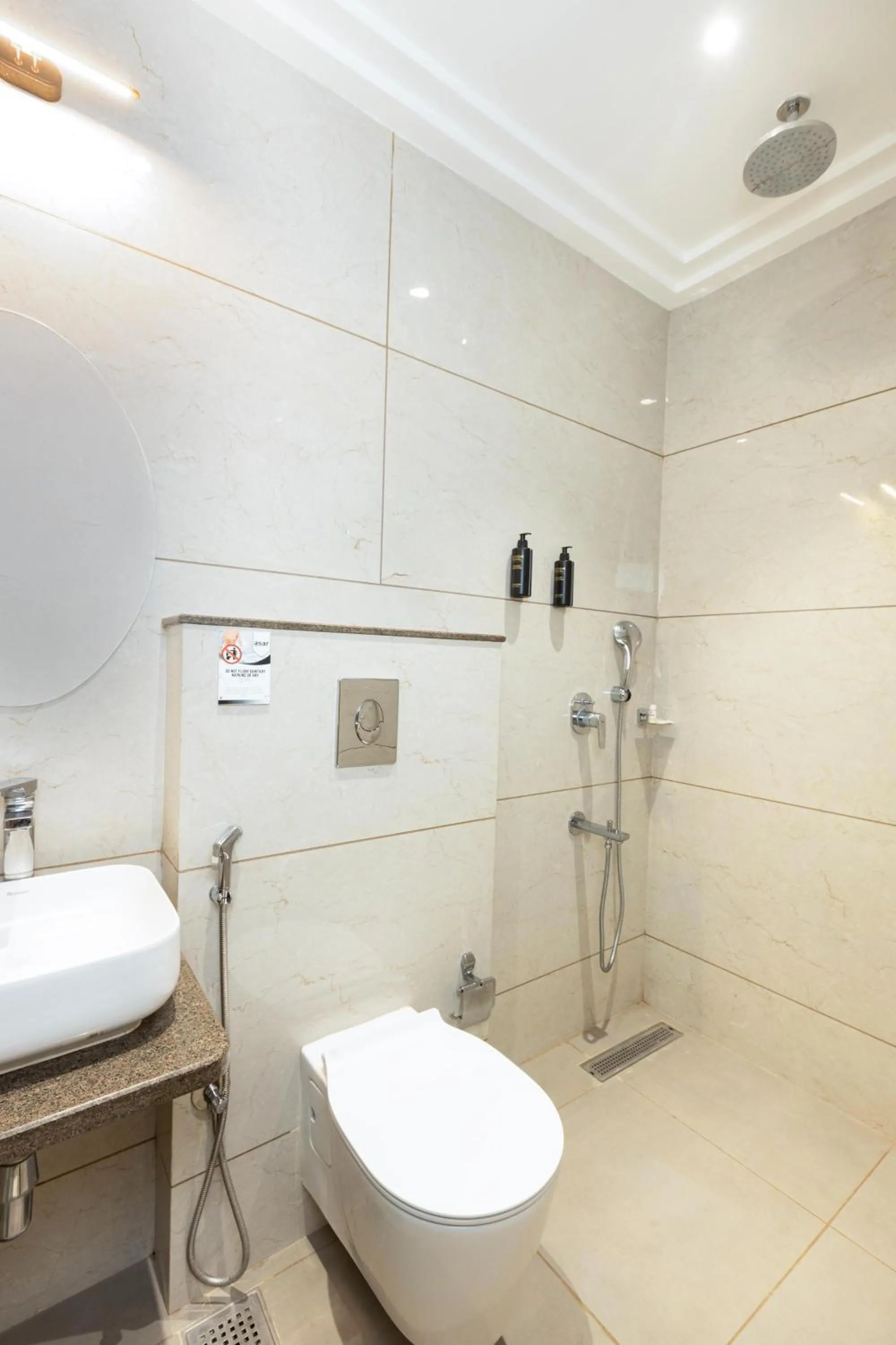 Toilet in asar hotel Varanasi