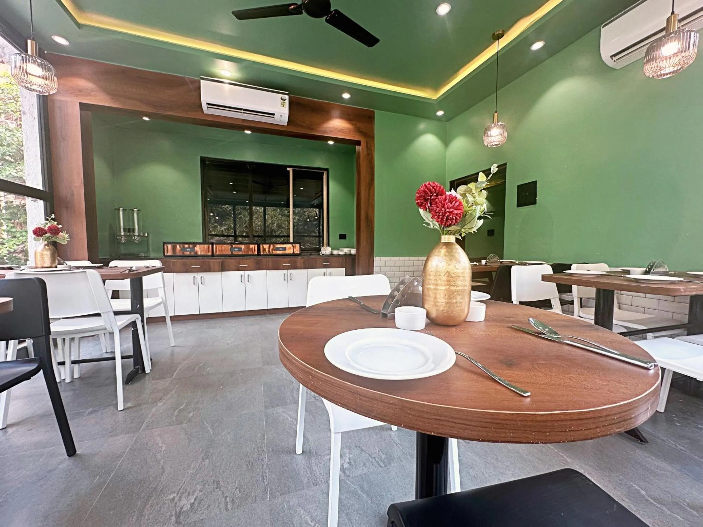 Restaurant/places to eat in asar hotel Varanasi