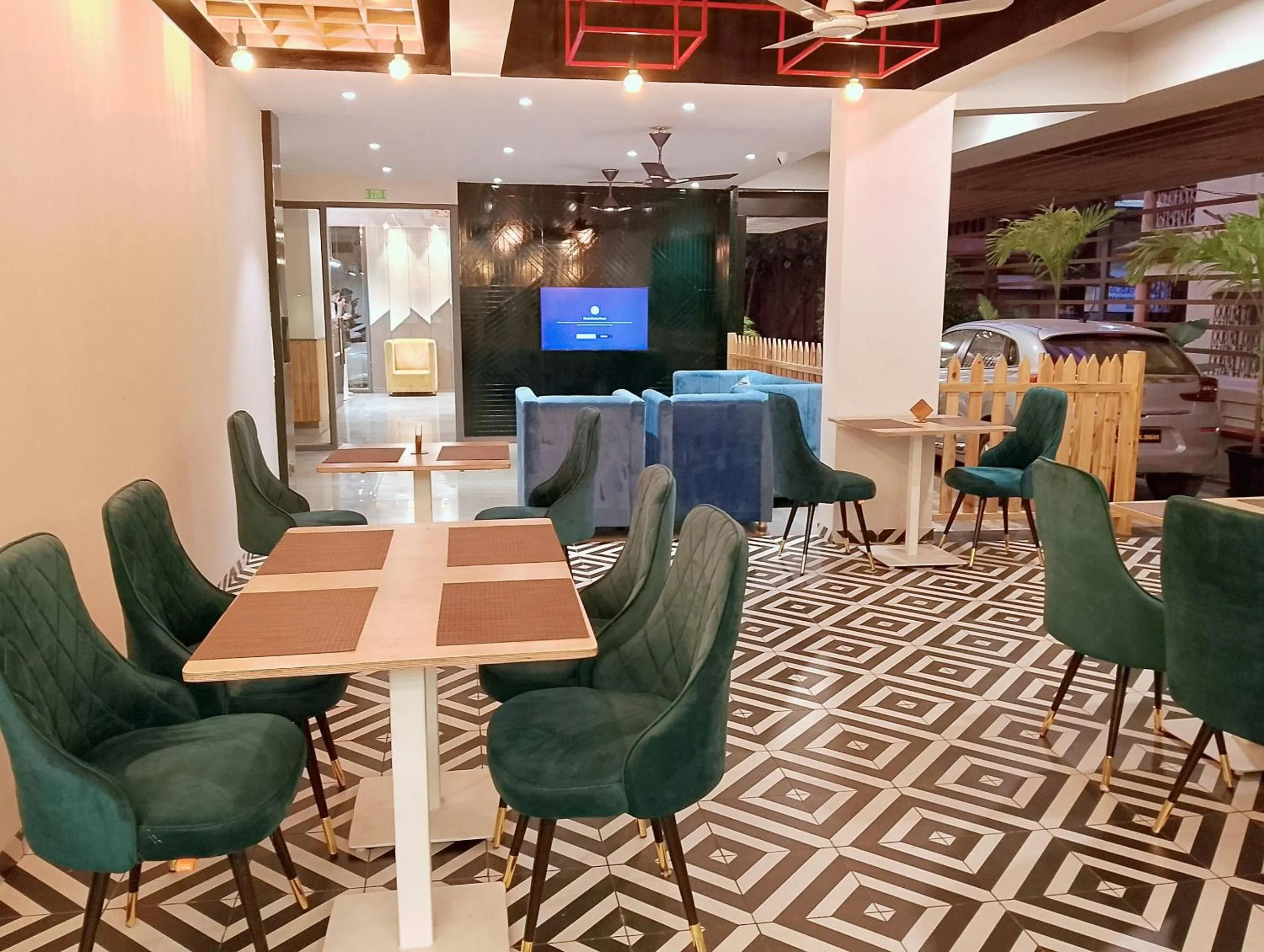 Restaurant/places to eat in Skon Baga Bliss Hotel by Orion Hotels