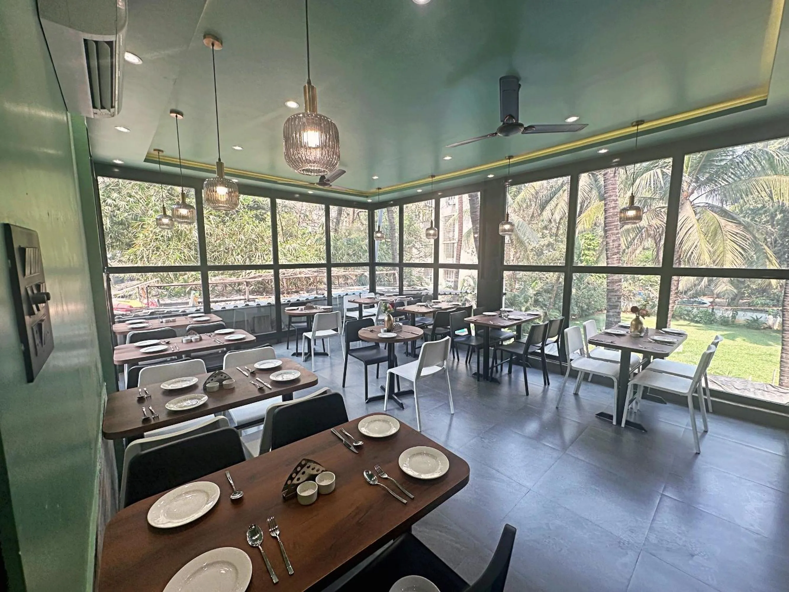 Restaurant/places to eat in asar hotel Varanasi