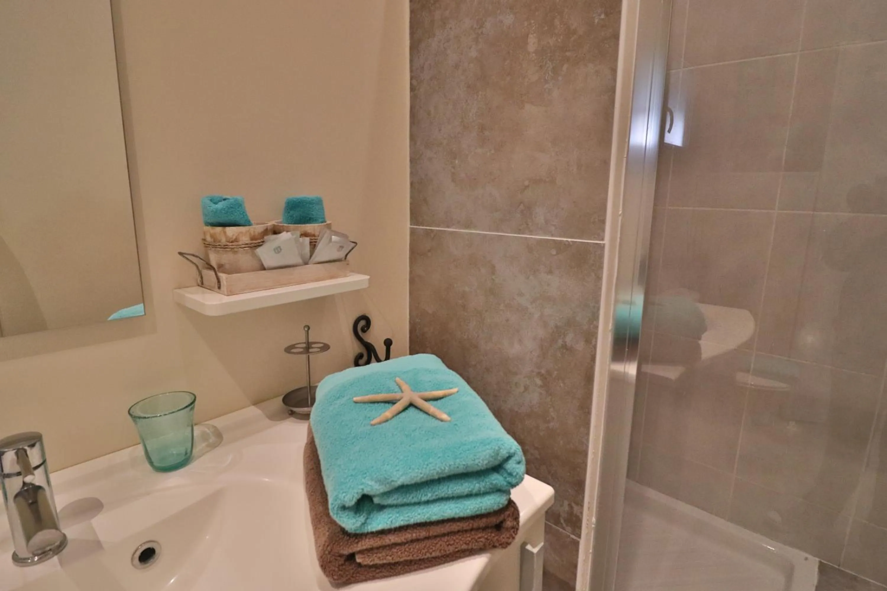 Shower in Le Mas de Bertagne