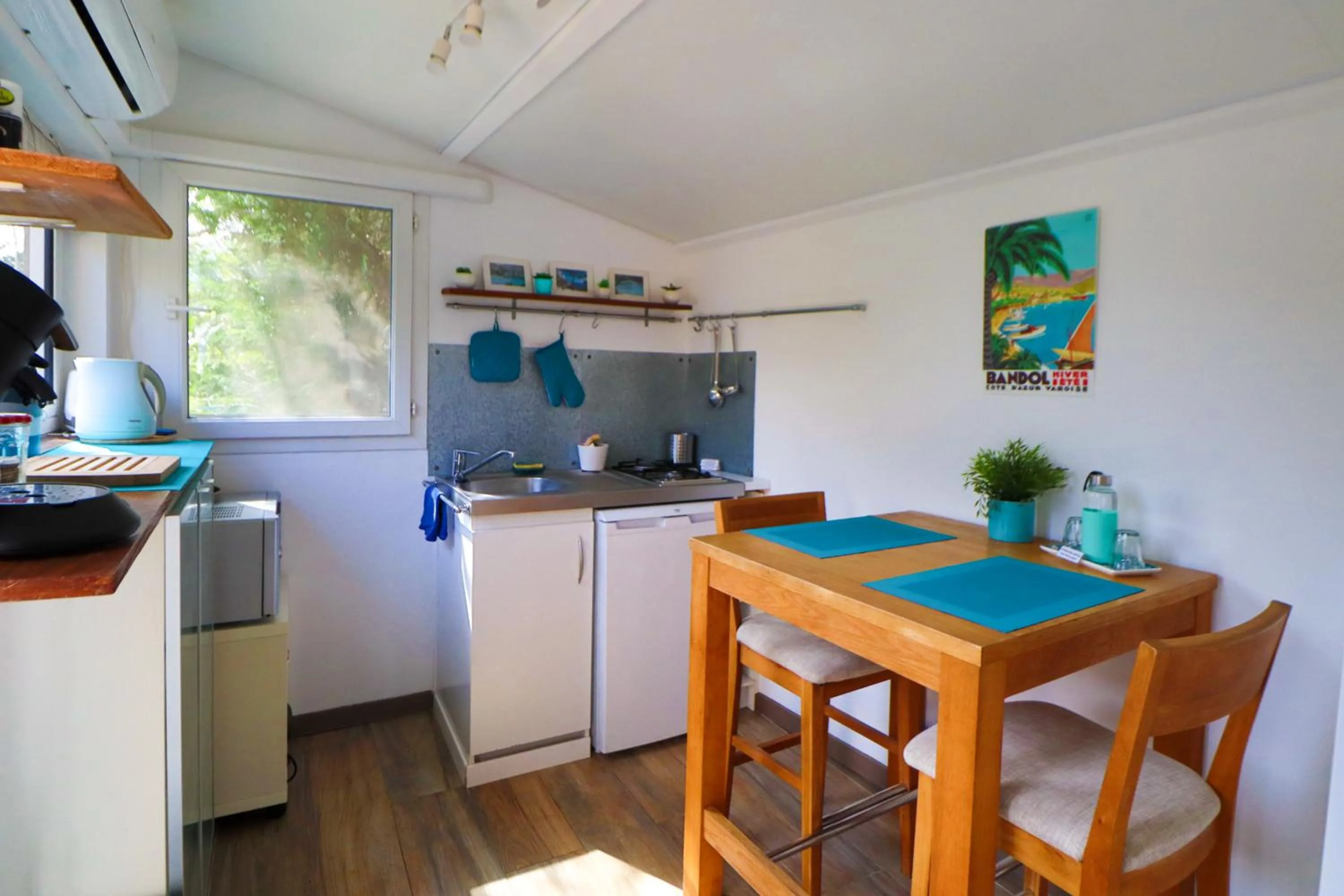 Kitchen or kitchenette in Le Mas de Bertagne