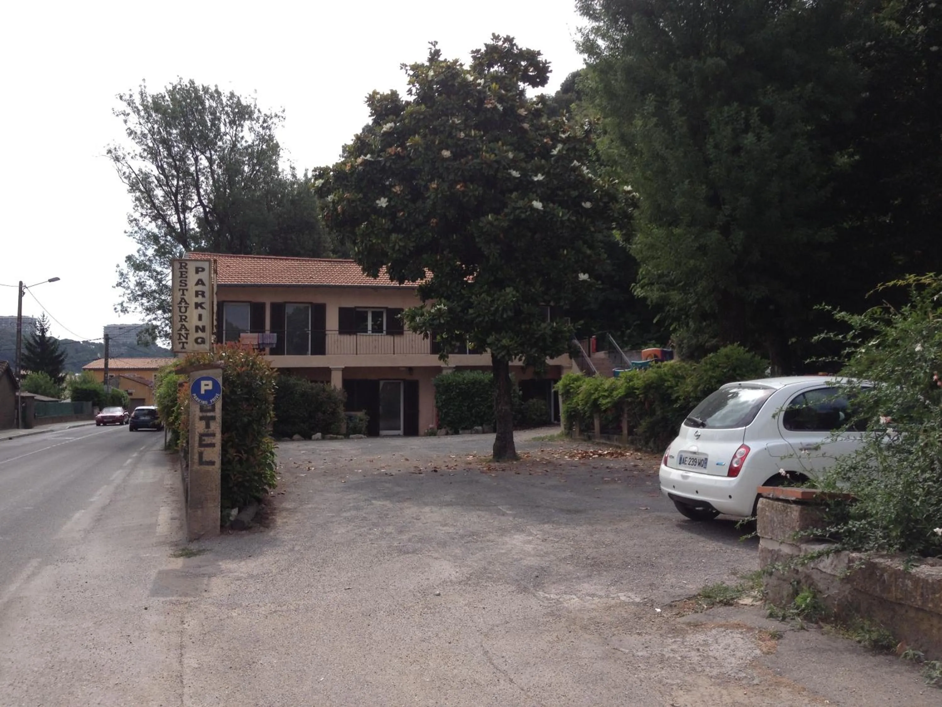 Facade/entrance in Hostellerie du loup