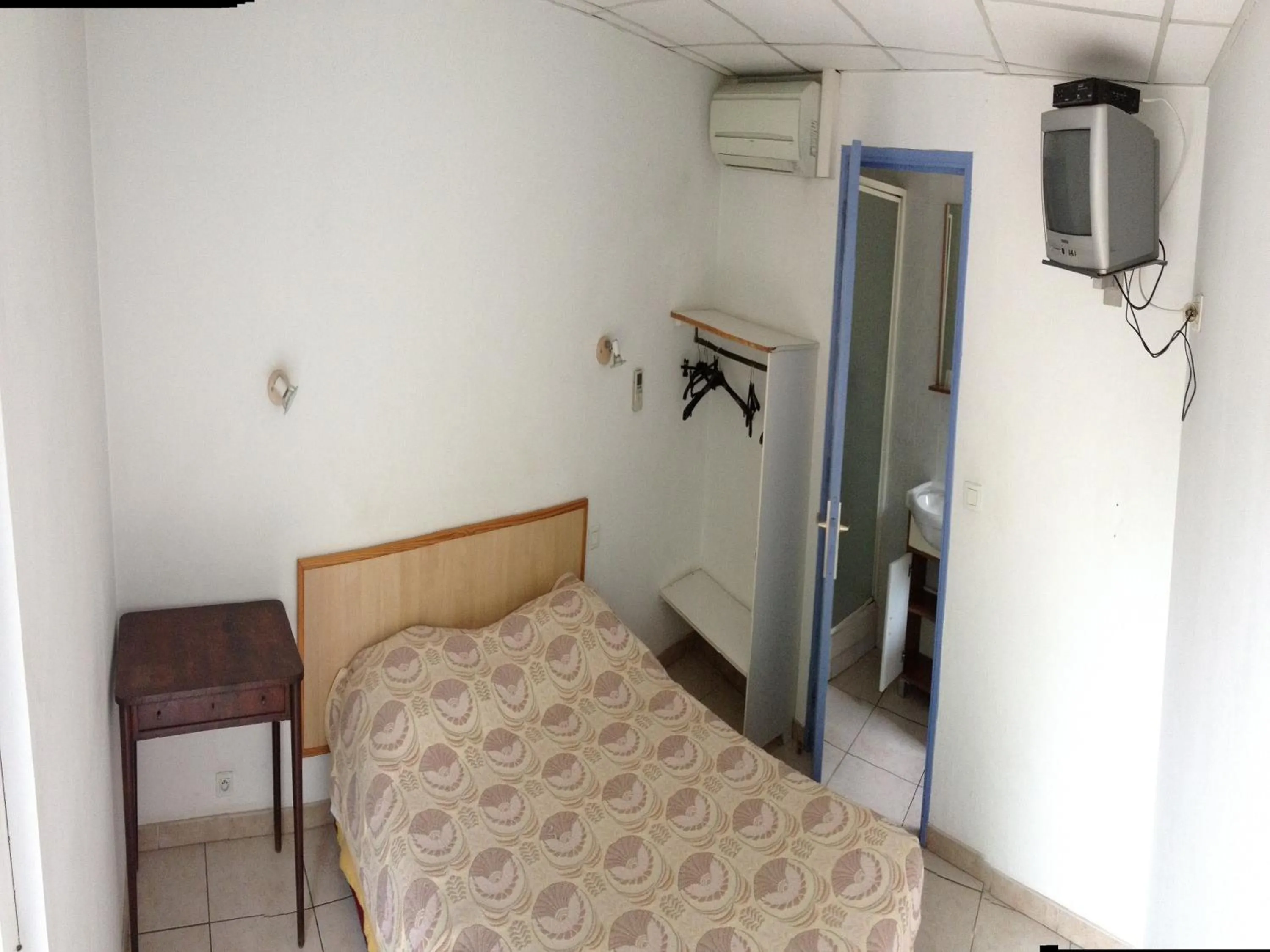 Bedroom, Bed in Hostellerie du loup
