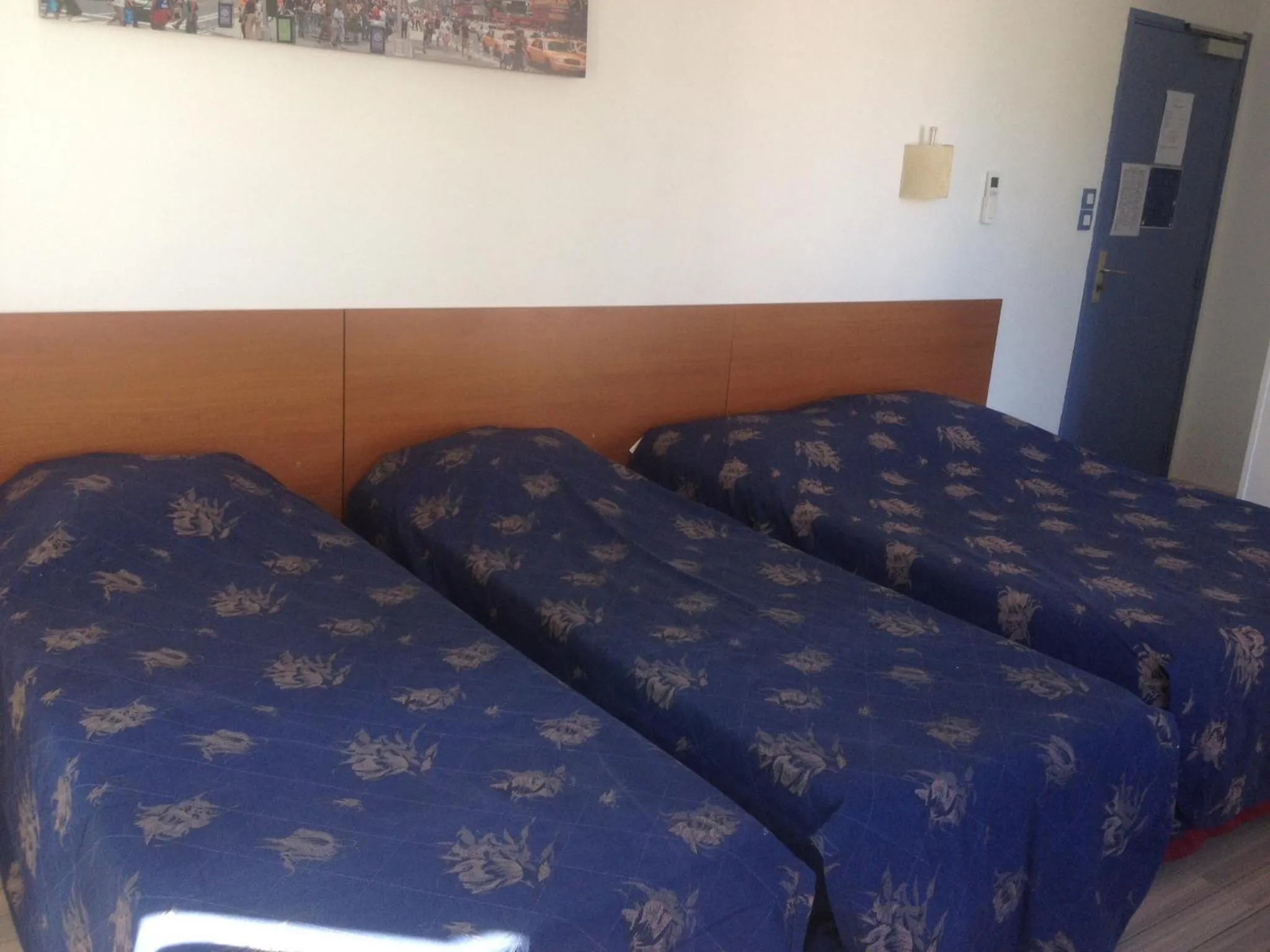 Photo of the whole room, Bed in Hostellerie du loup