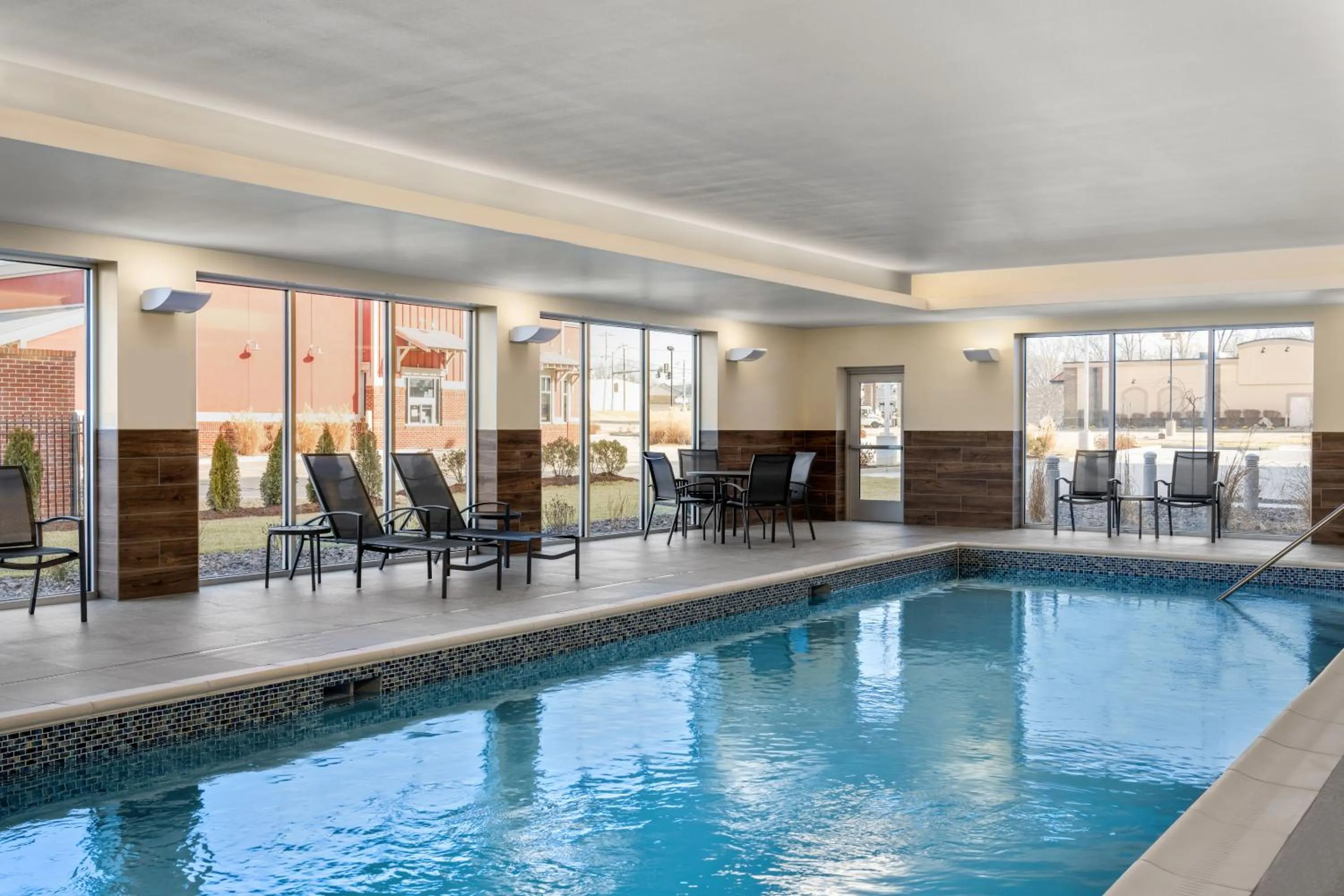 Swimming pool in Fairfield by Marriott Inn & Suites Cape Girardeau