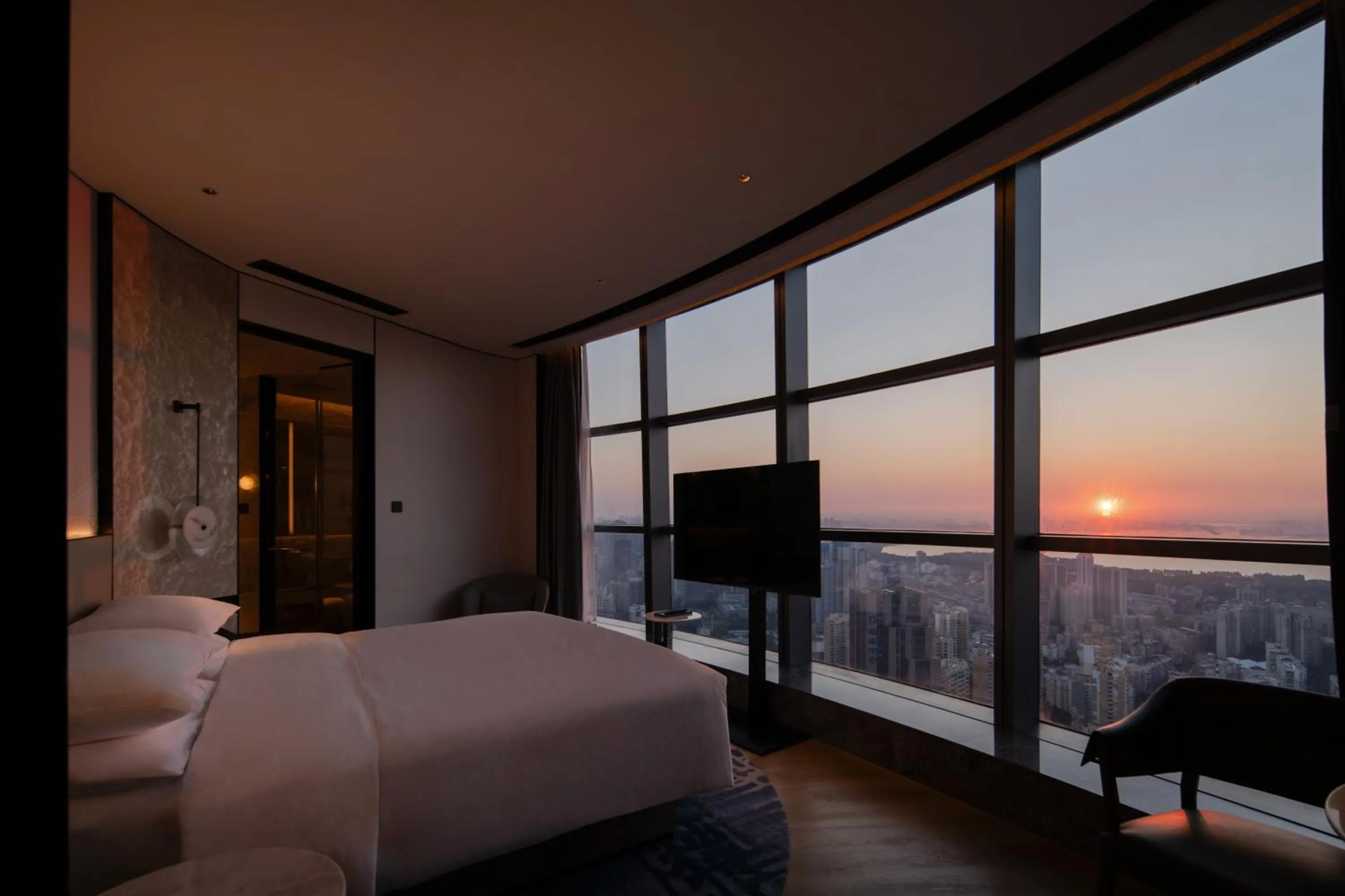 Lake view, Bed in Wuhan Marriott Hotel Wuchang