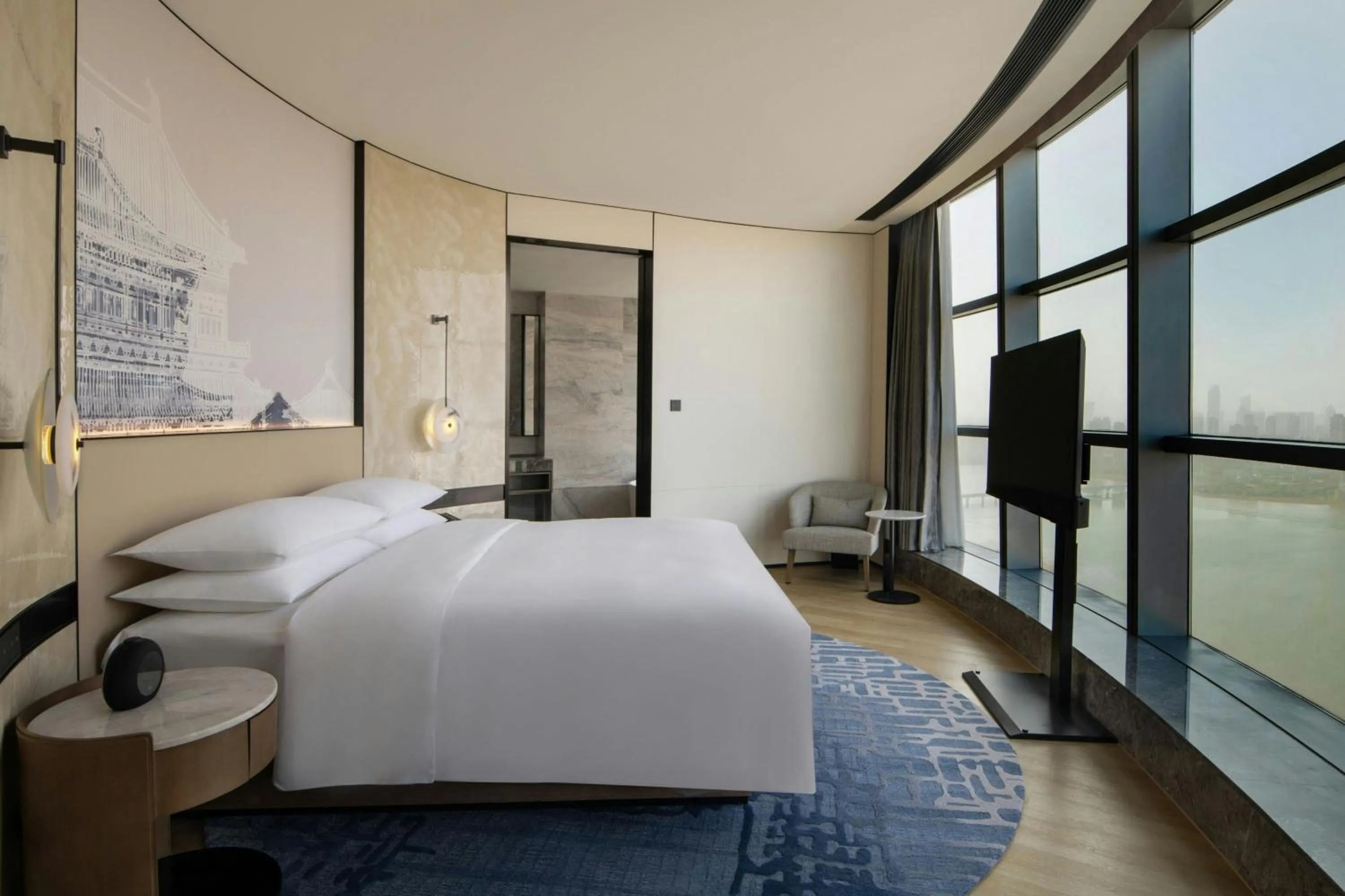 Photo of the whole room, Bed in Wuhan Marriott Hotel Wuchang
