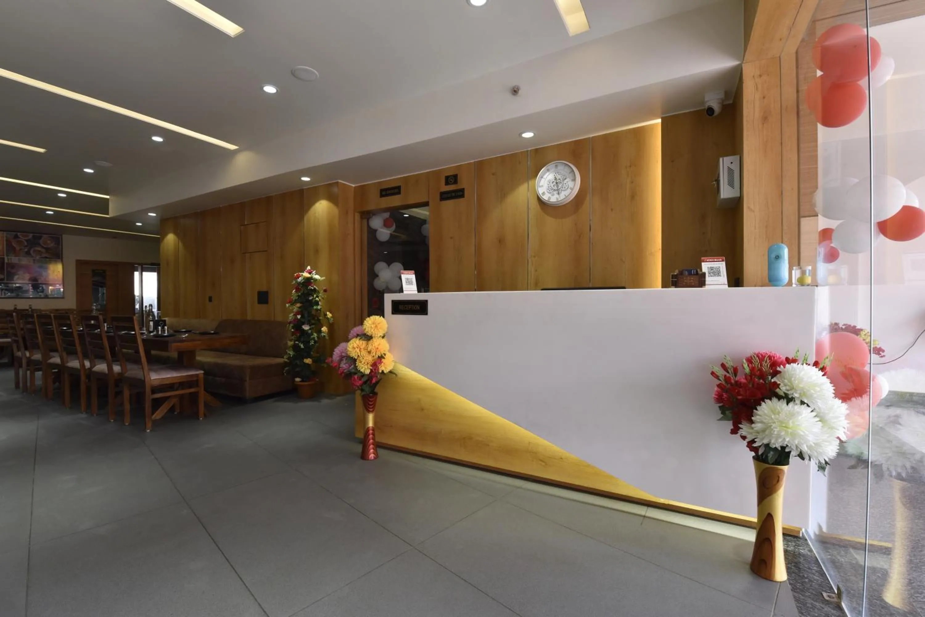 Lobby or reception in Hotel Anju Shree Inn-Near Jaipur Airport Terminal 1