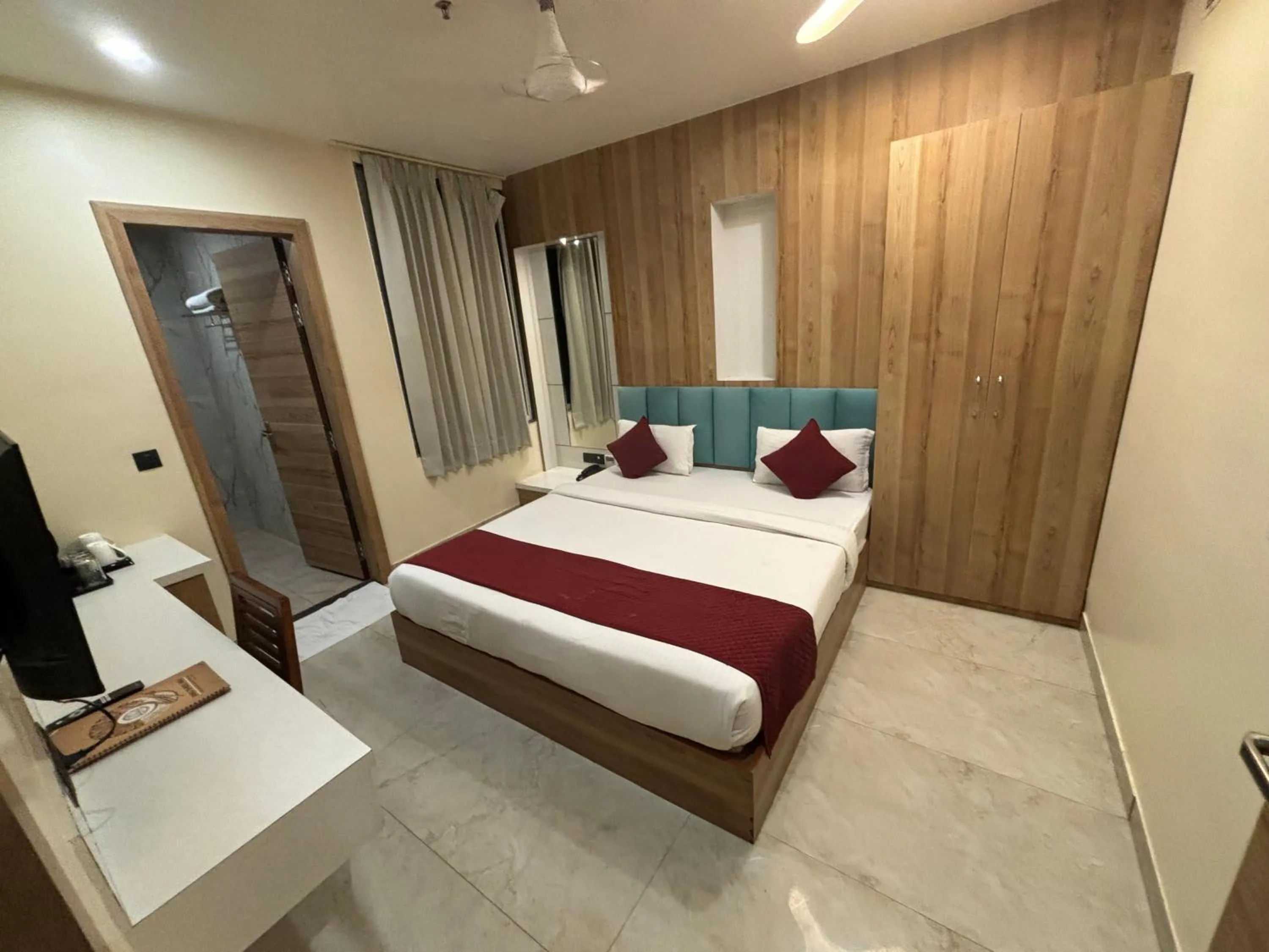 Bedroom in Hotel Anju Shree Inn-Near Jaipur Airport Terminal 1