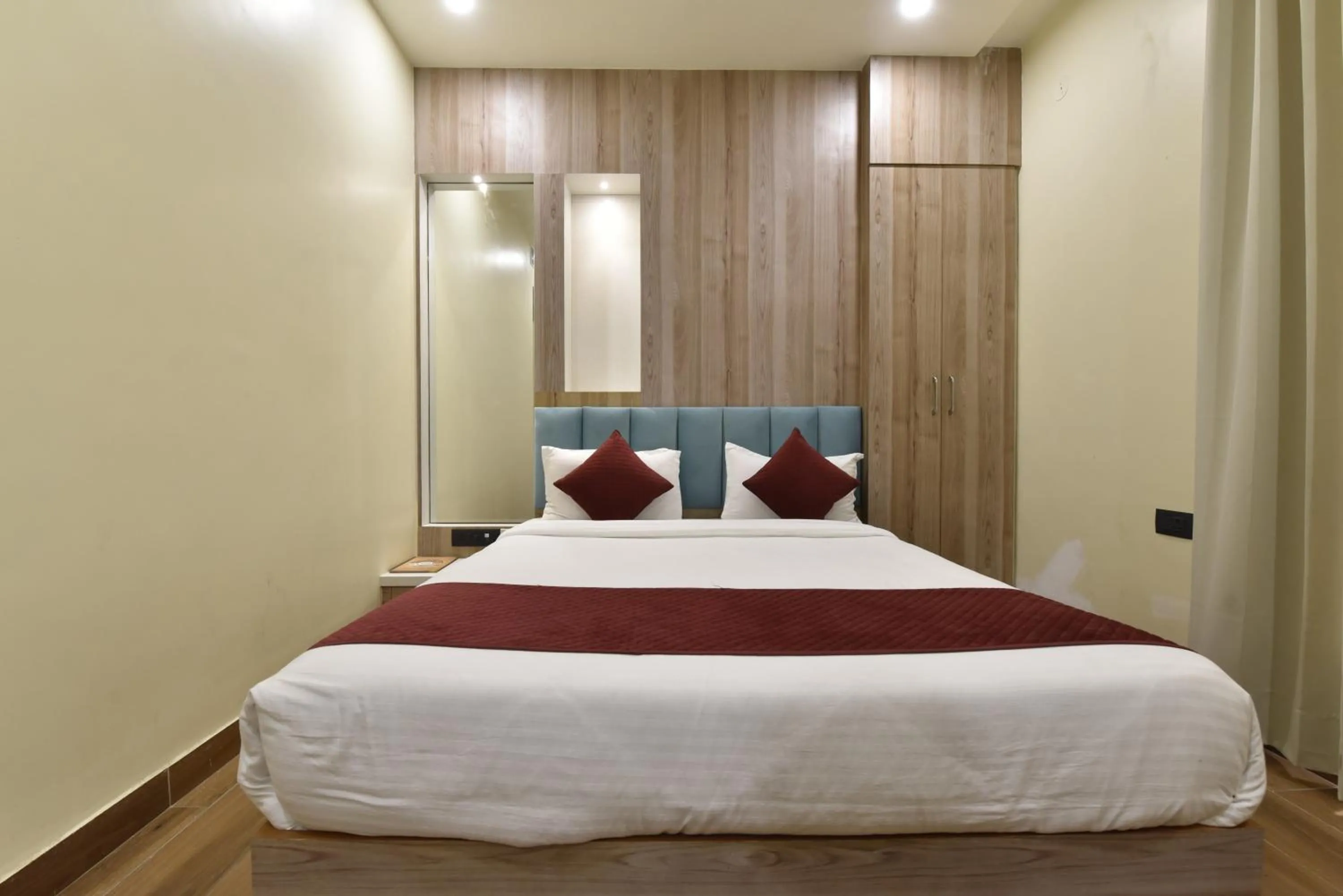 Bed in Hotel Anju Shree Inn-Near Jaipur Airport Terminal 1