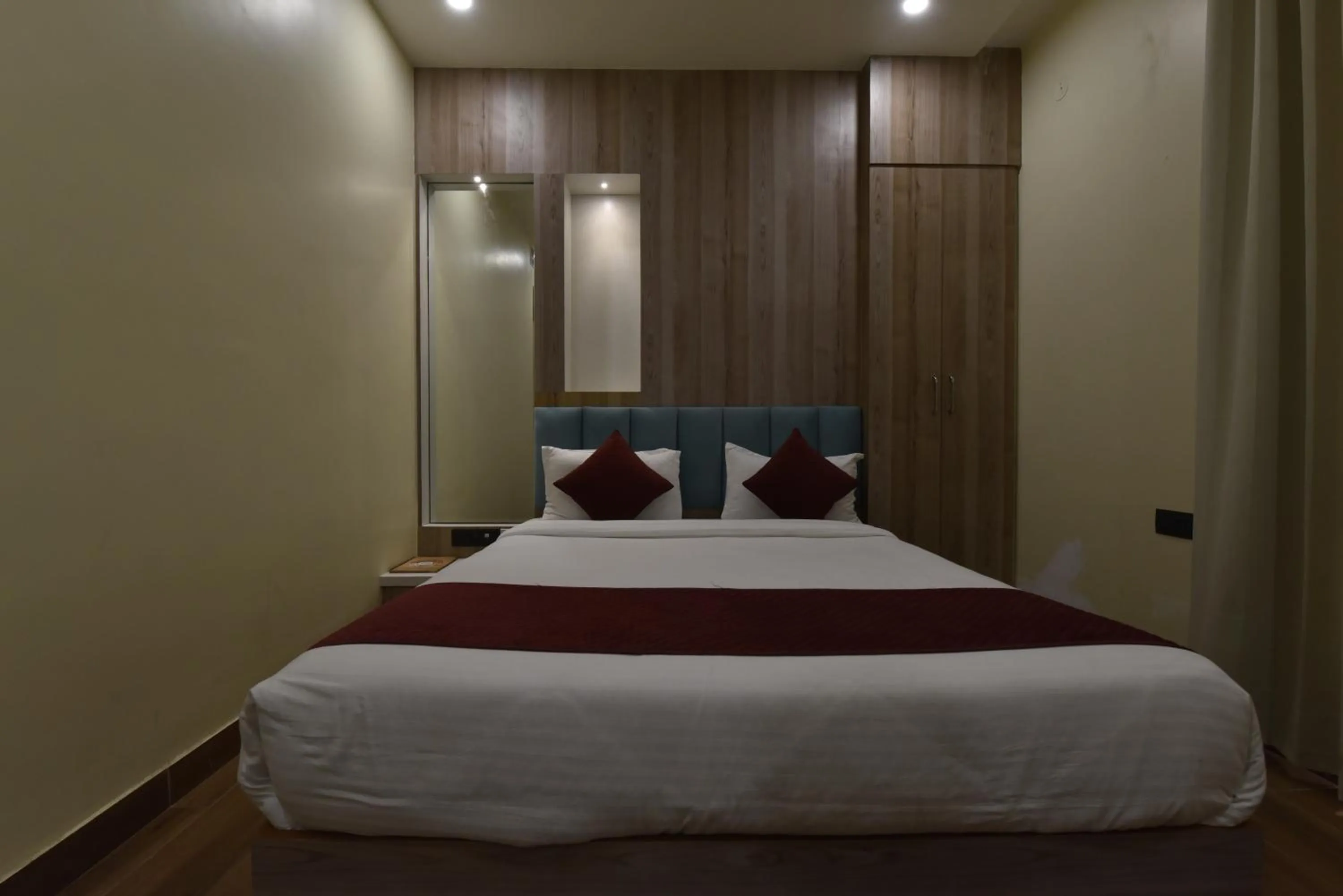 Bed in Hotel Anju Shree Inn-Near Jaipur Airport Terminal 1