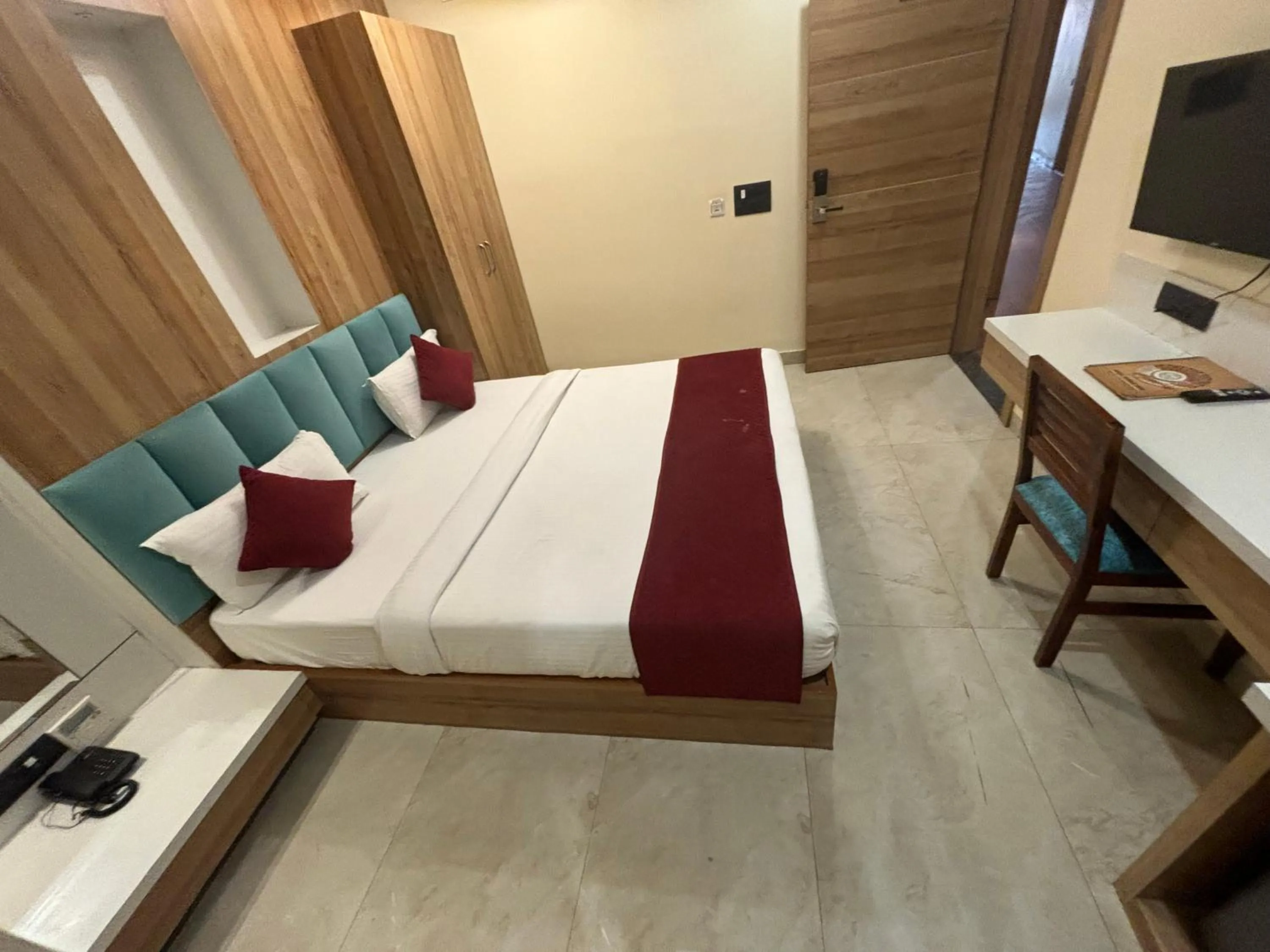 Bed in Hotel Anju Shree Inn-Near Jaipur Airport Terminal 1