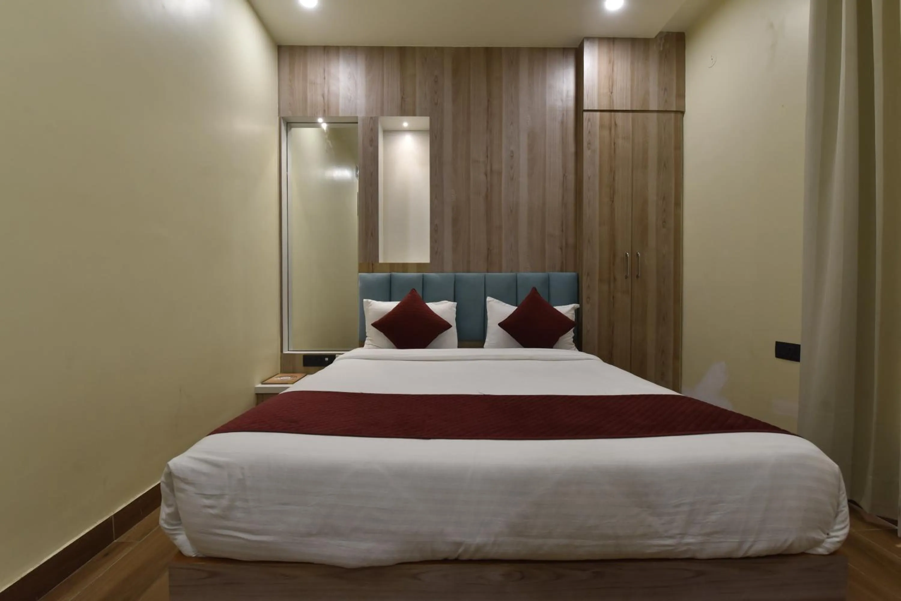 Bed in Hotel Anju Shree Inn-Near Jaipur Airport Terminal 1