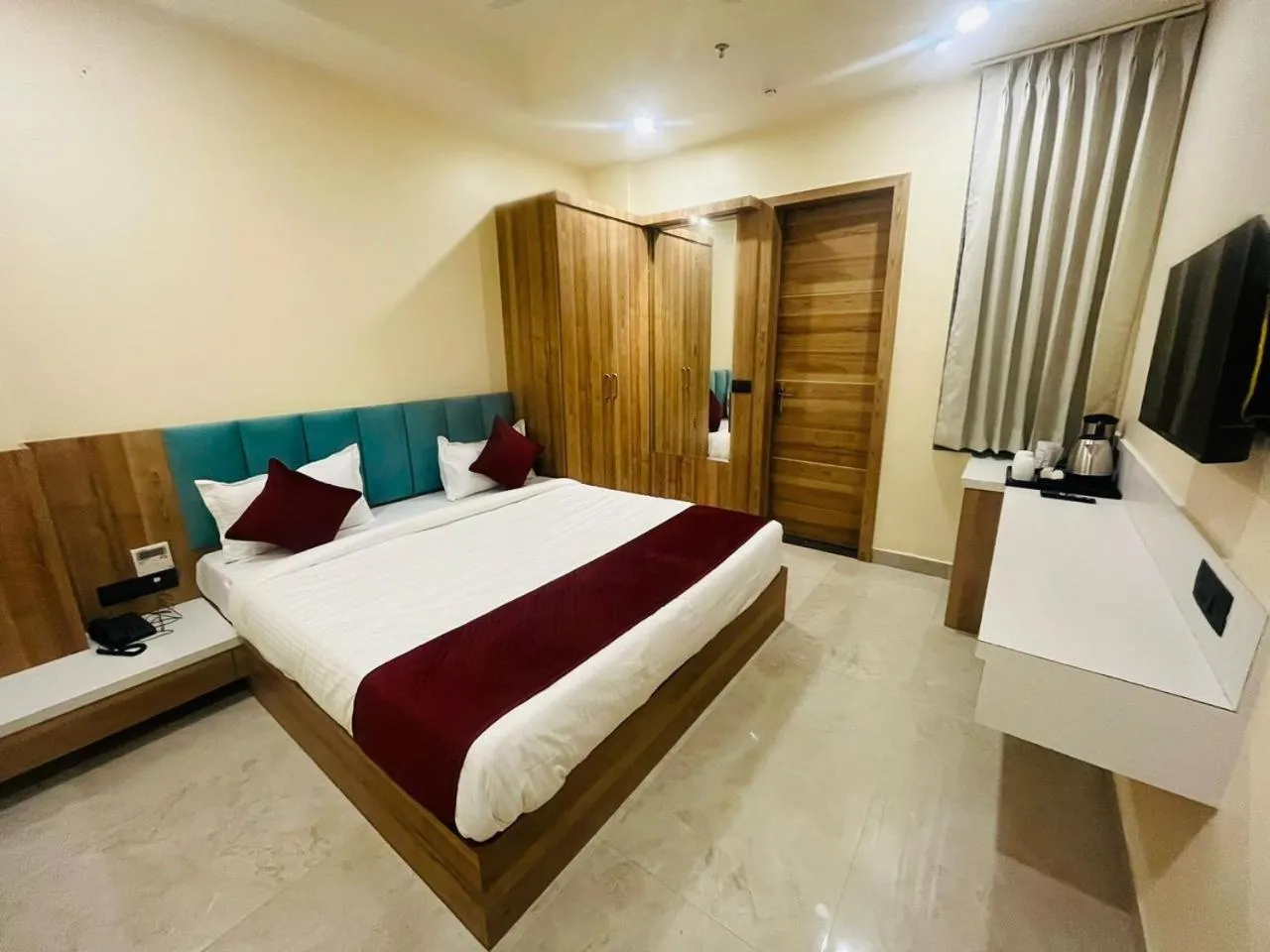 Bed in Hotel Anju Shree Inn-Near Jaipur Airport Terminal 1