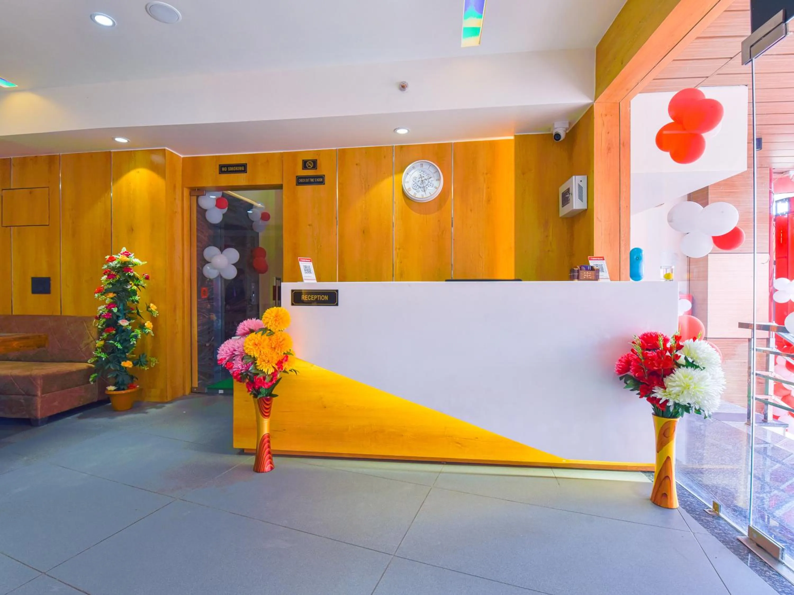 Lobby or reception in Hotel Anju Shree Inn-Near Jaipur Airport Terminal 1