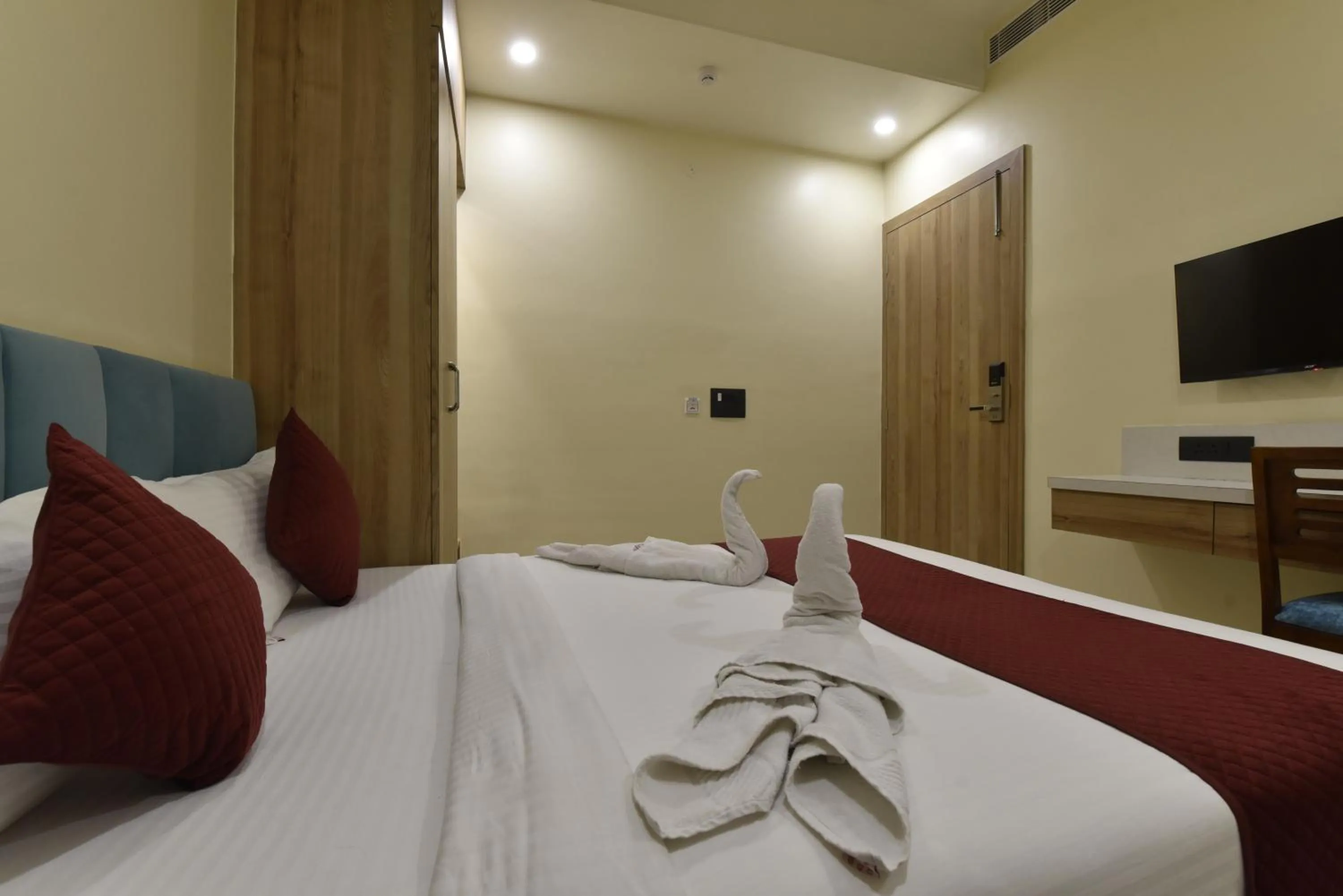 Bed in Hotel Anju Shree Inn-Near Jaipur Airport Terminal 1