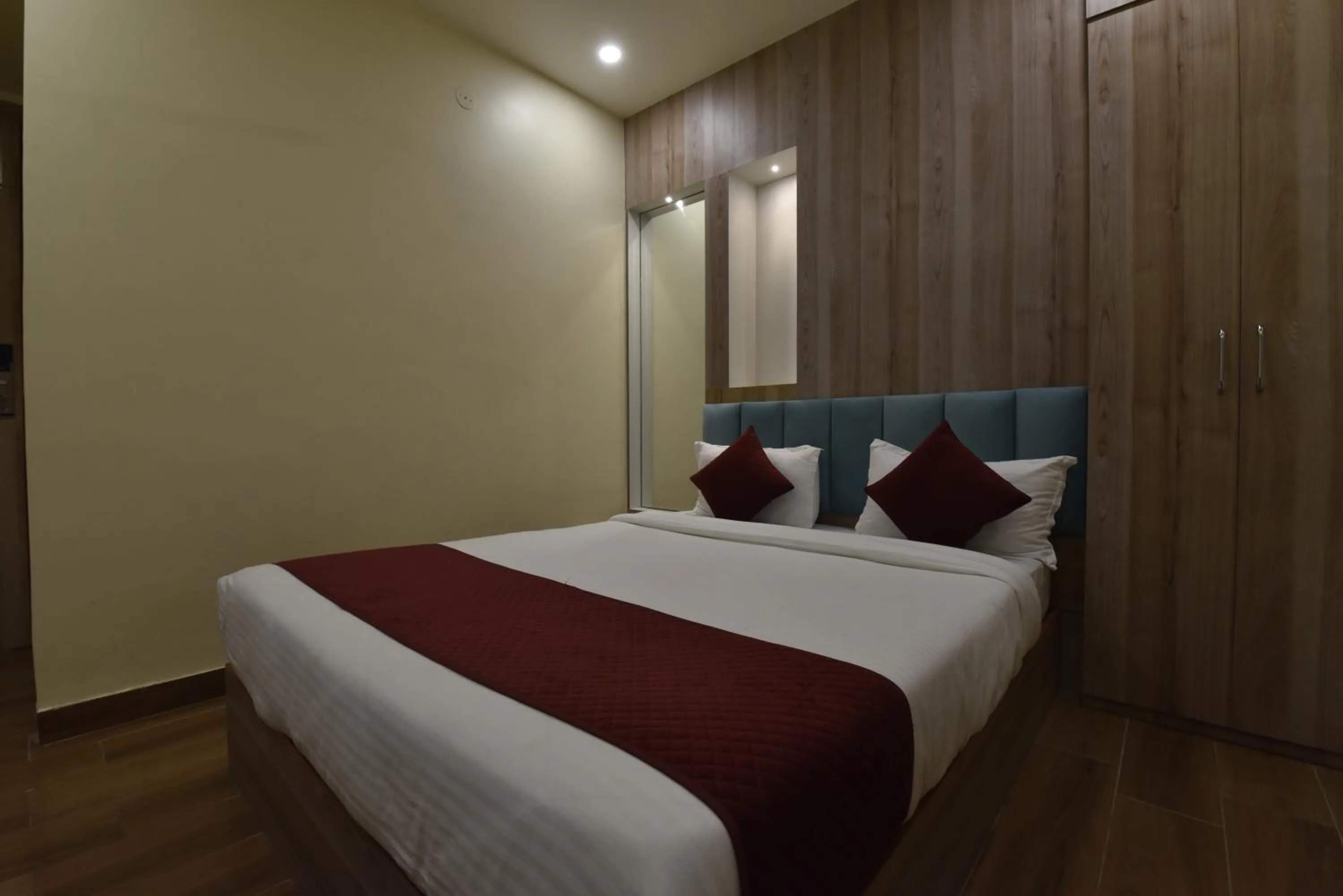 Bed in Hotel Anju Shree Inn-Near Jaipur Airport Terminal 1
