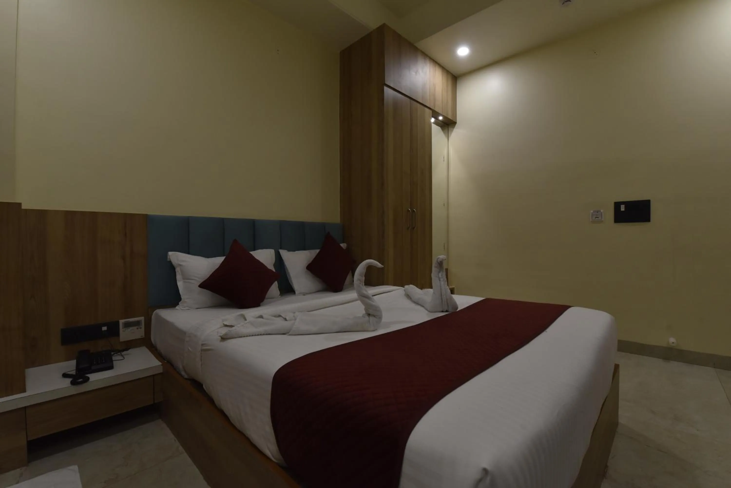 Bed in Hotel Anju Shree Inn-Near Jaipur Airport Terminal 1