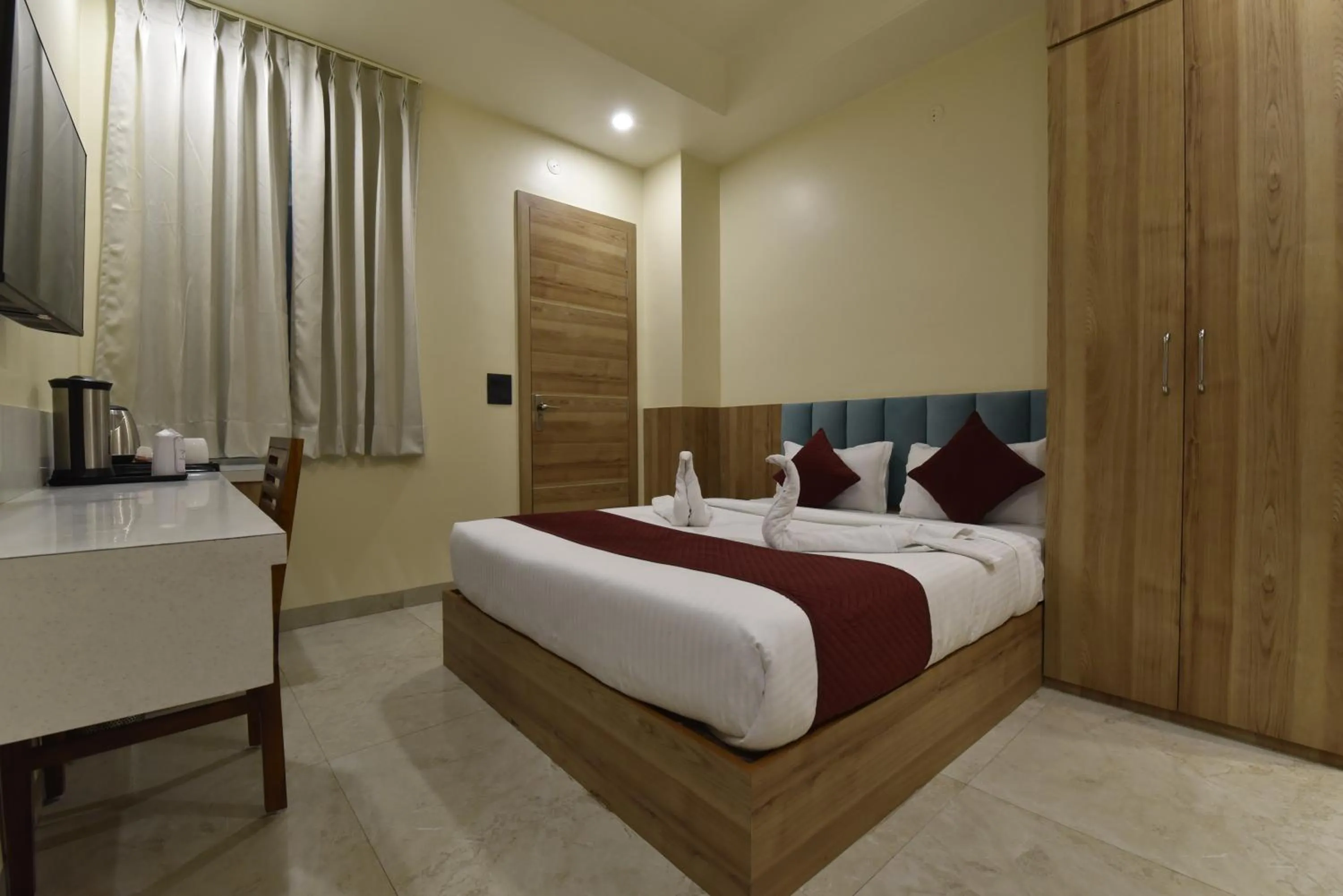 Bed in Hotel Anju Shree Inn-Near Jaipur Airport Terminal 1