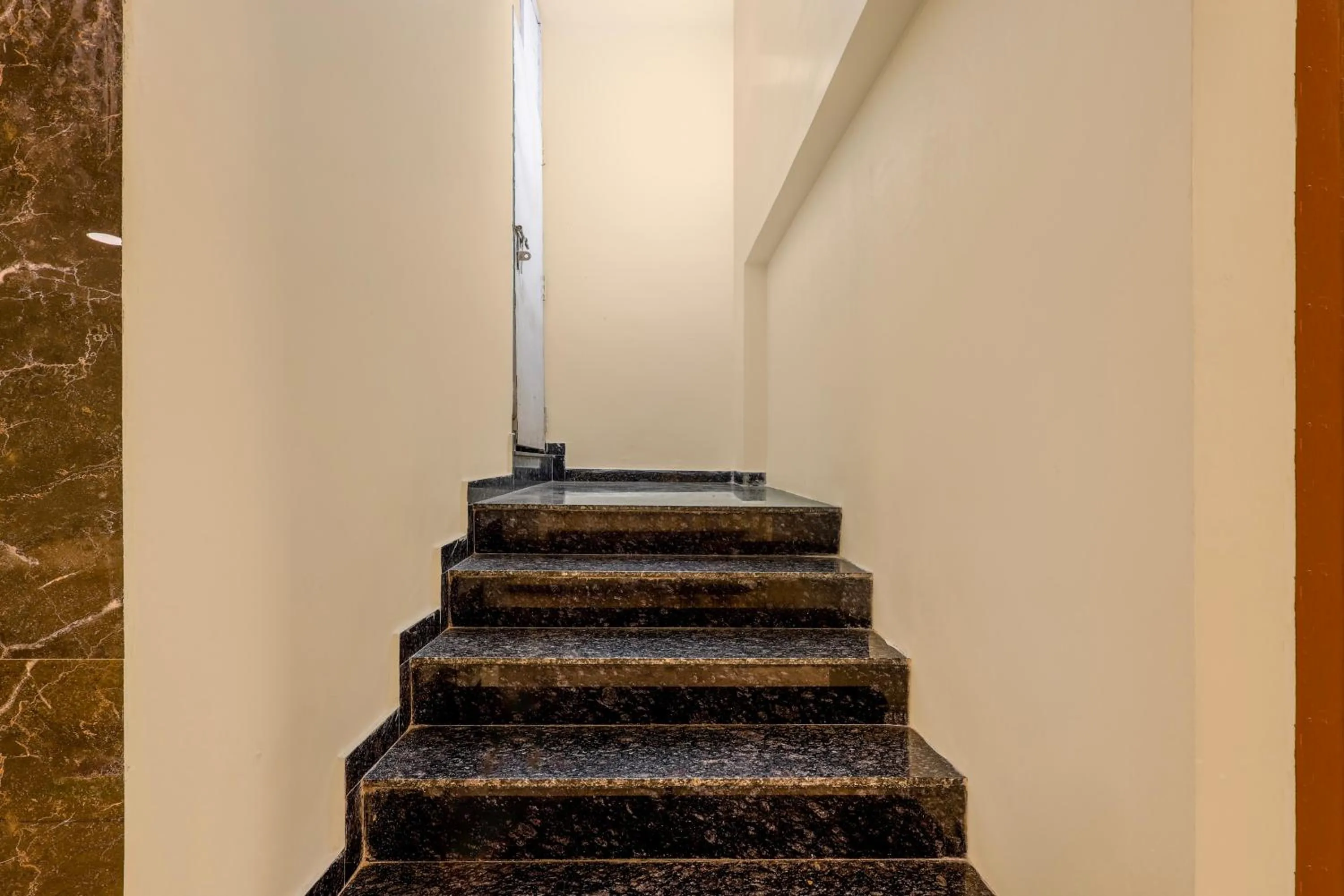 Lobby or reception in Treebo Iraa, 5 Minutes From Railway Station