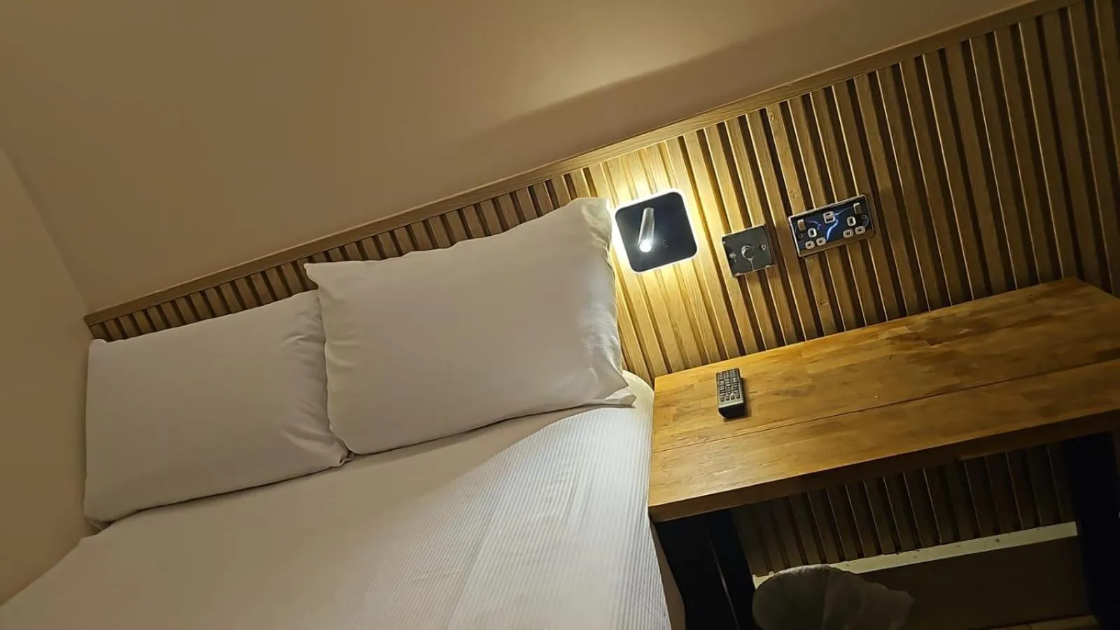 Photo of the whole room, Bed in Exhibition Court Hotel 4