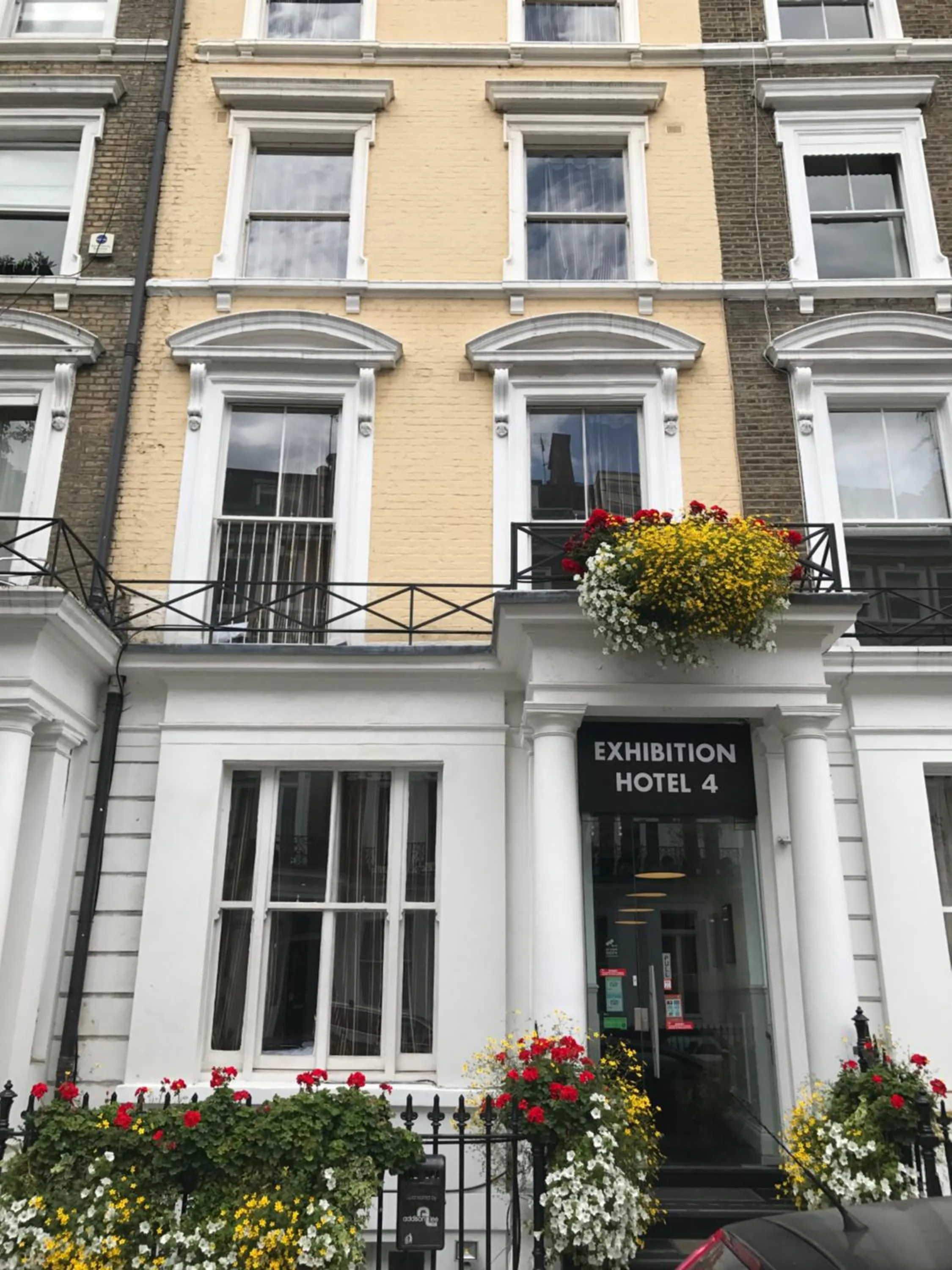 Property building in Exhibition Court Hotel 4