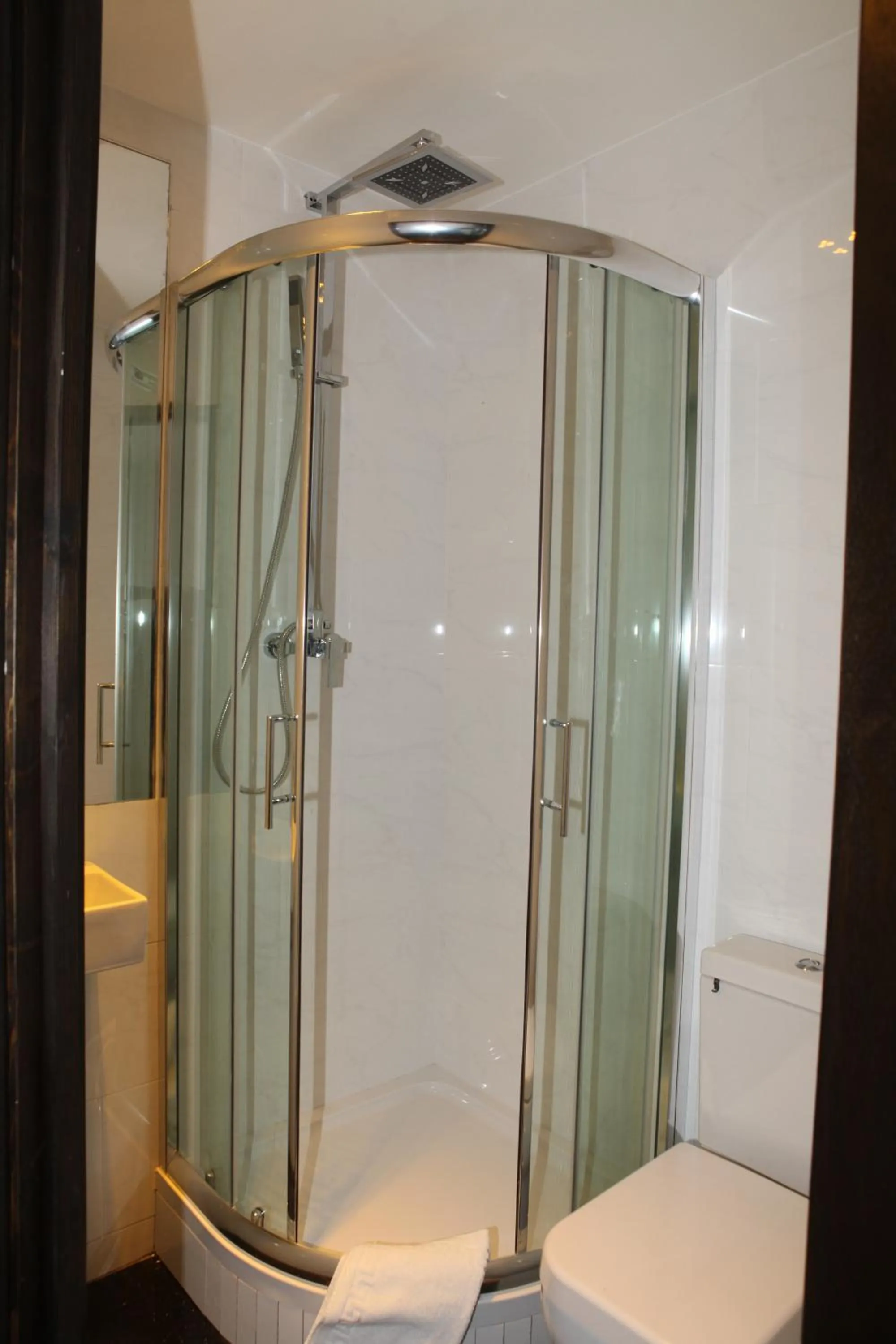 Bathroom in Exhibition Court Hotel 4