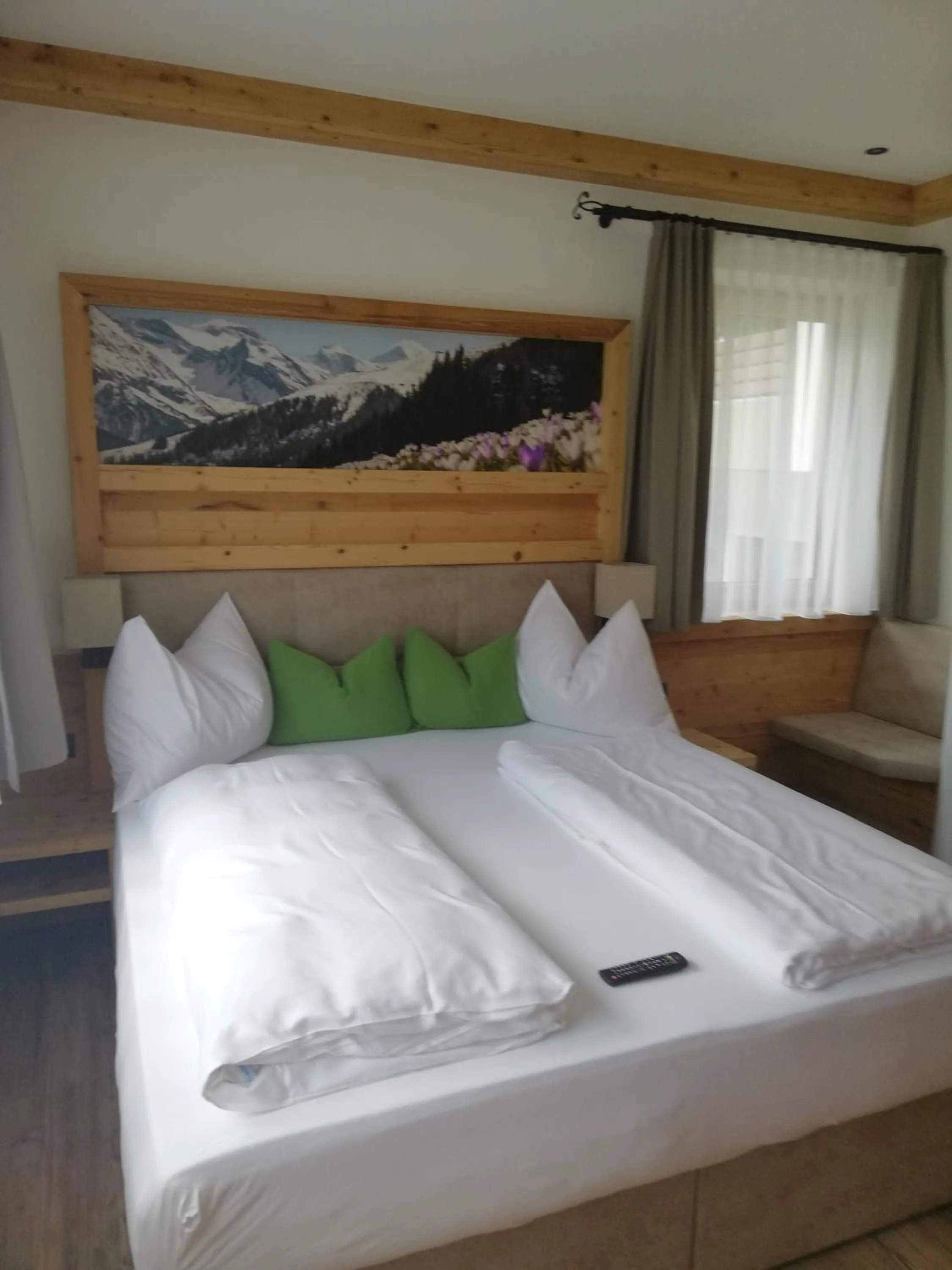 Photo of the whole room, Bed in Hotel Pension Alpengruß