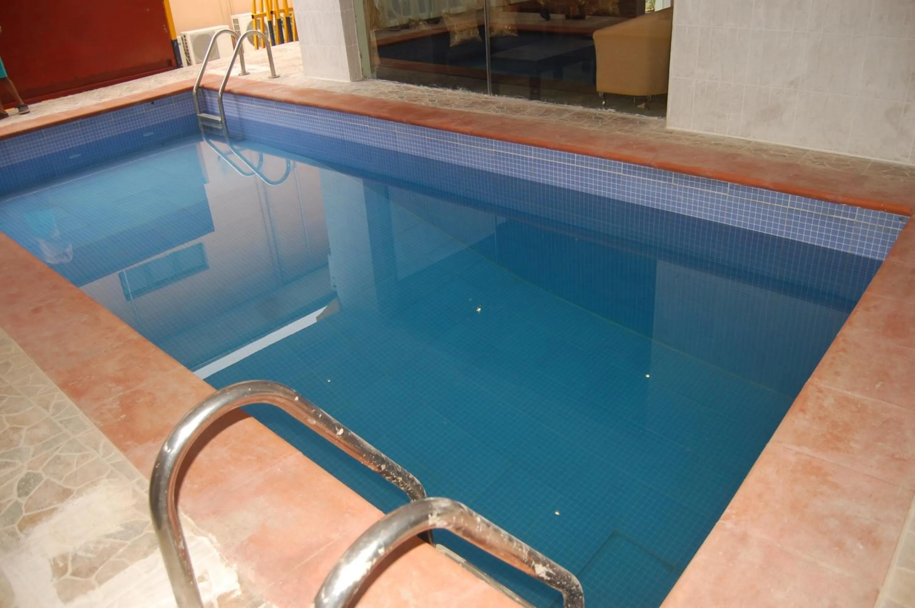 Swimming pool in BEN AUTO Hotel