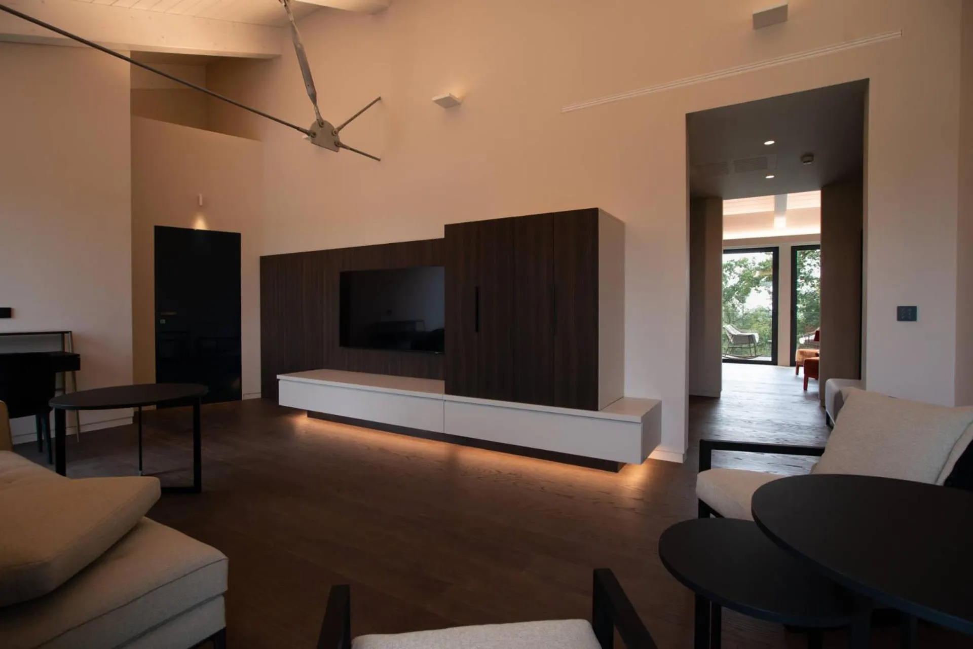 Communal lounge/ TV room in Le Cattedrali Relais by Laqua Collection