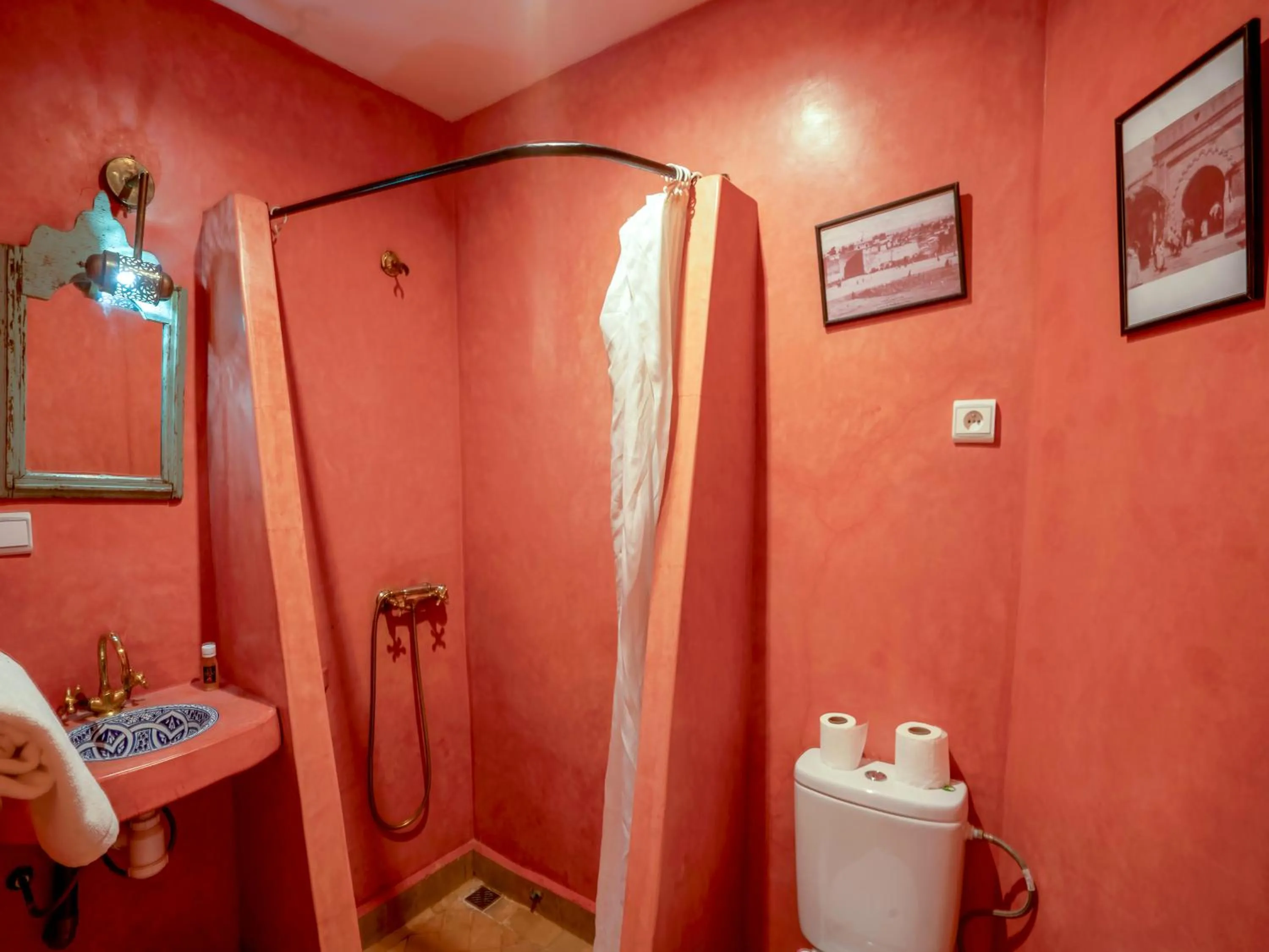 Shower in Riad Dar Nakhla