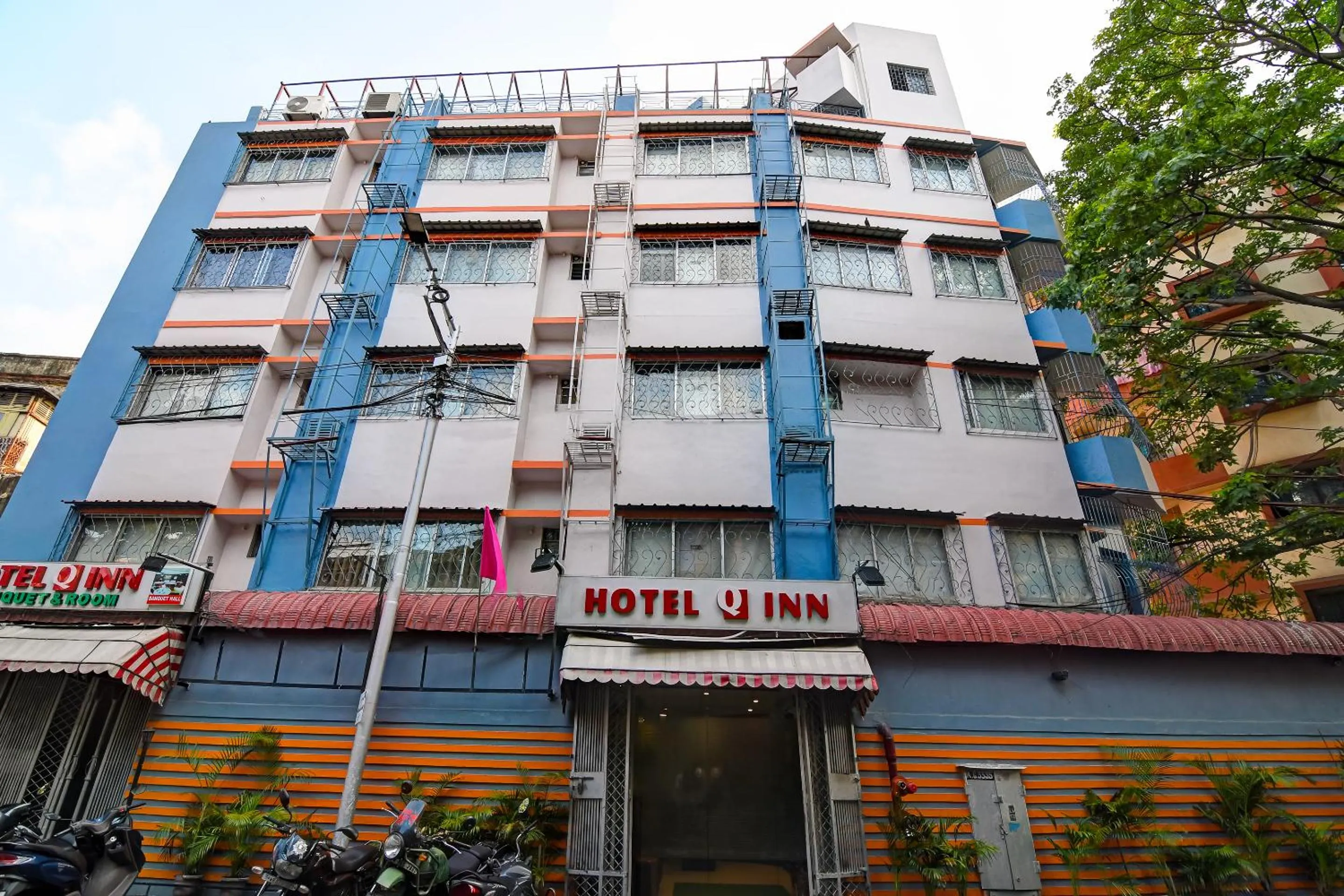 Property building in Hotel Q Inn