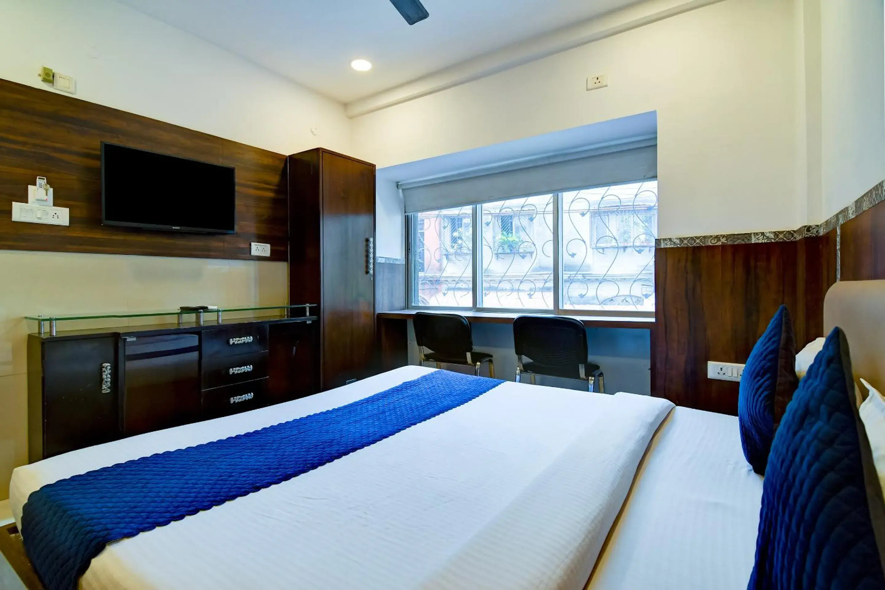 Photo of the whole room, Bed in Hotel Q Inn Photo of the whole room, Bed in Hotel Q Inn